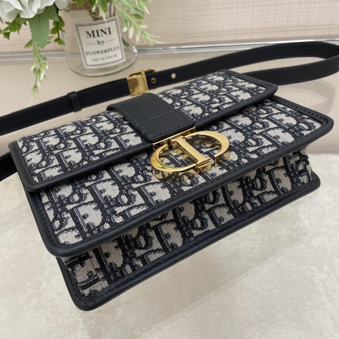 Bagsaaa D10r 30 Montaigne Oblique Blue - 21 x 13.5 x 7cm