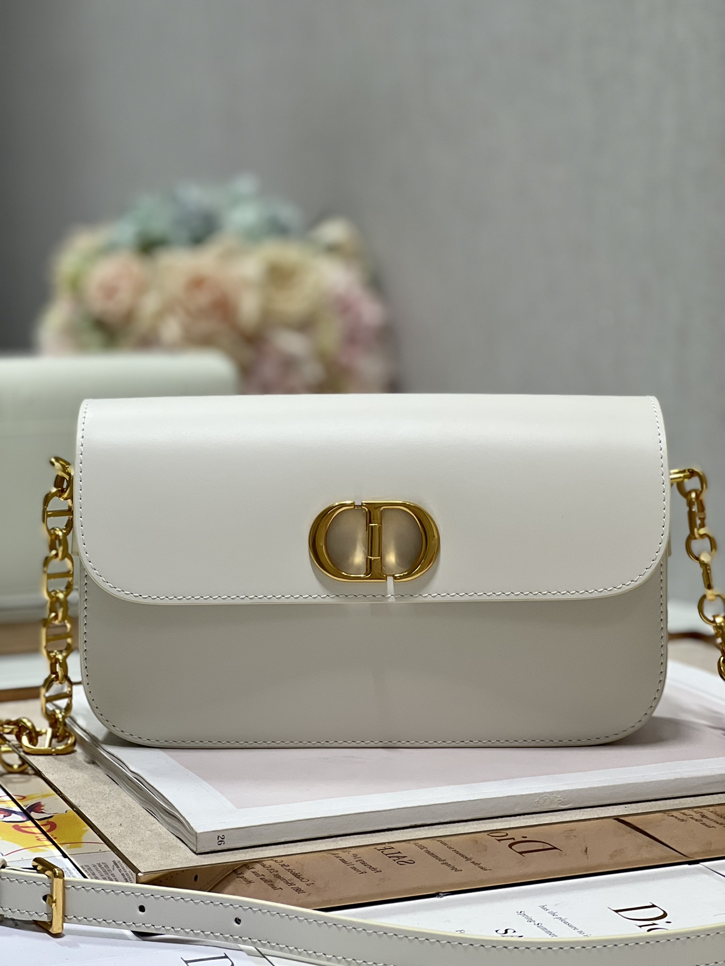 Bagsaaa D10r 30 Montaigne Avenue Bag White Box Calfskin - 22.5 x 12.5 x 6.5 cm