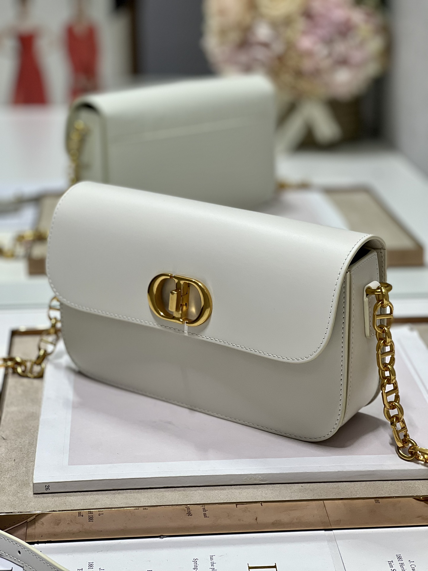 Bagsaaa D10r 30 Montaigne Avenue Bag White Box Calfskin - 22.5 x 12.5 x 6.5 cm