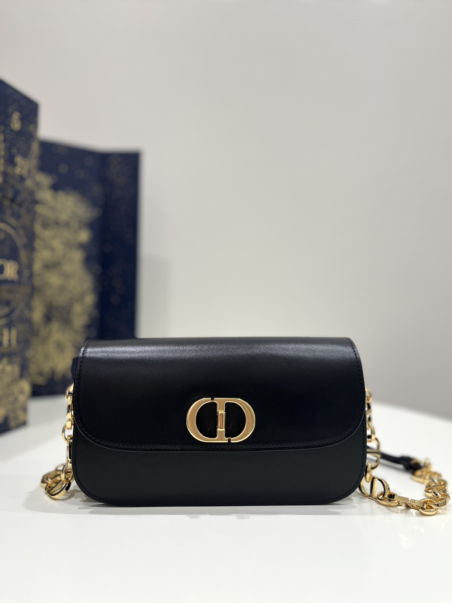 Bagsaaa D10r 30 Montaigne Avenue Bag Black Box Calfskin - 22.5 x 12.5 x 6.5 cm