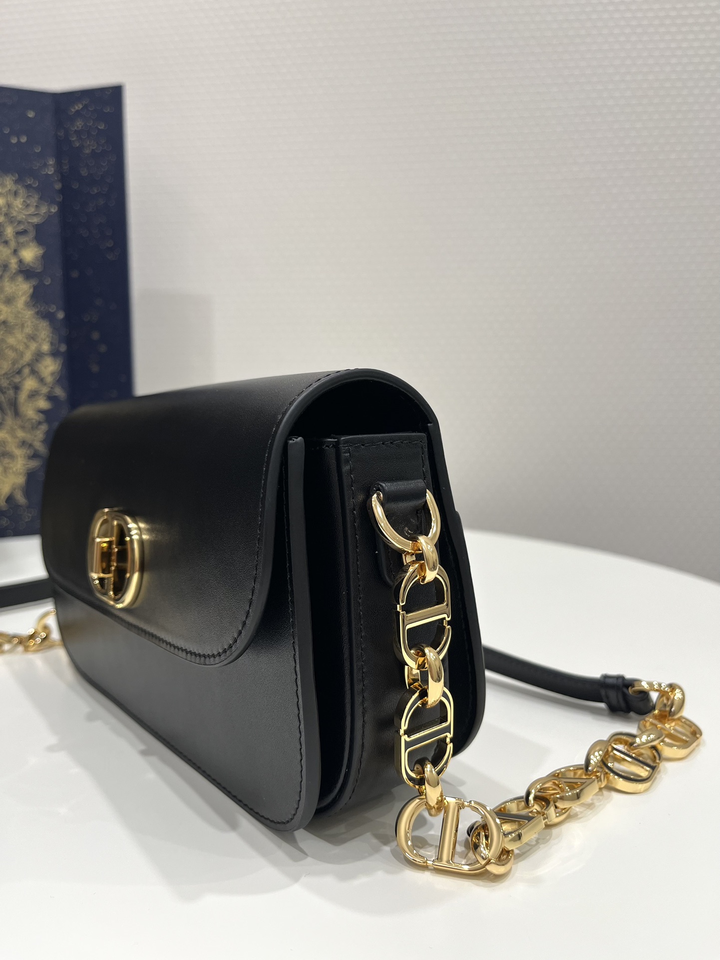 Bagsaaa D10r 30 Montaigne Avenue Bag Black Box Calfskin - 22.5 x 12.5 x 6.5 cm