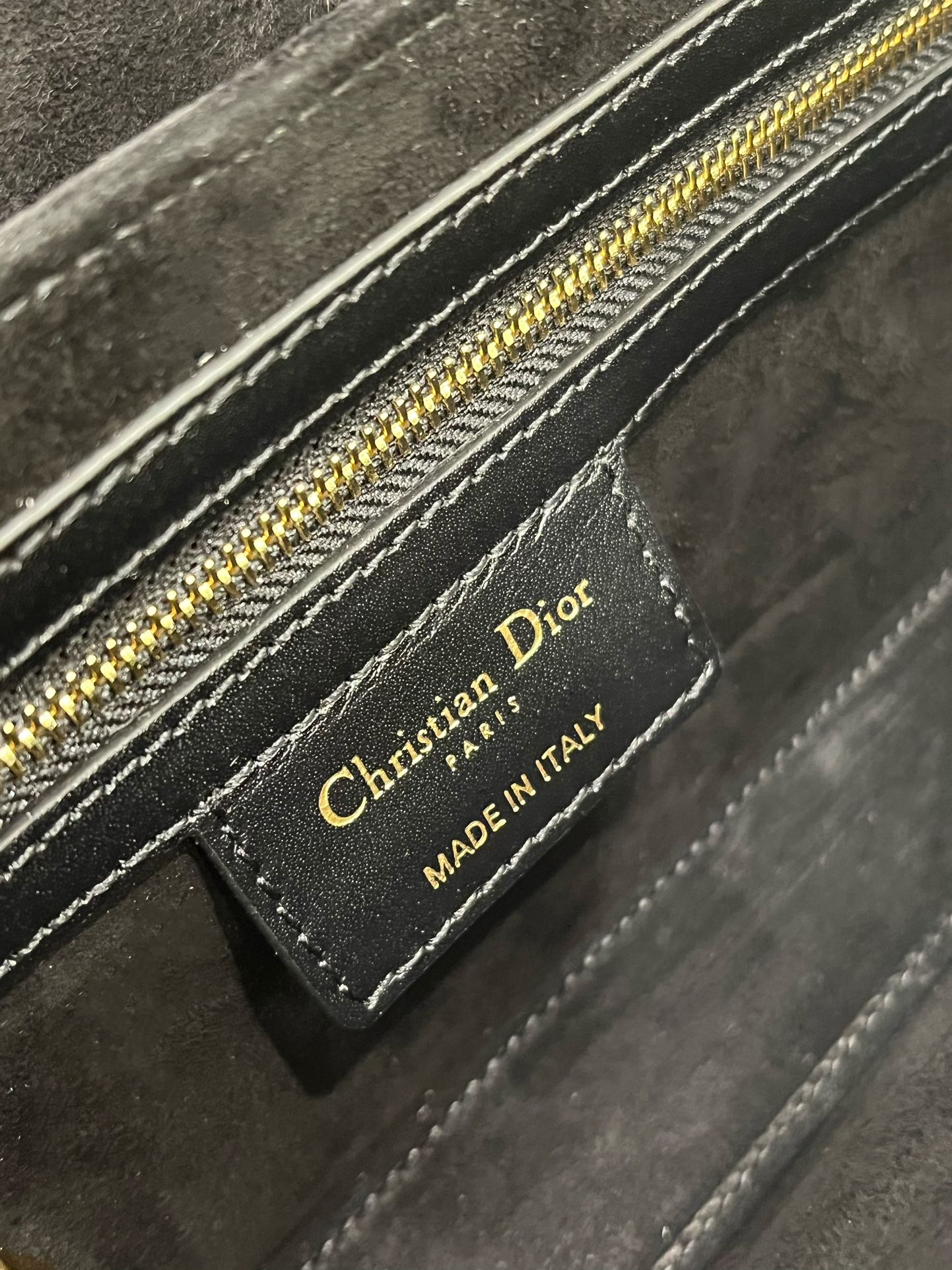 Bagsaaa D10r 30 Montaigne Avenue Bag Black Box Calfskin - 22.5 x 12.5 x 6.5 cm