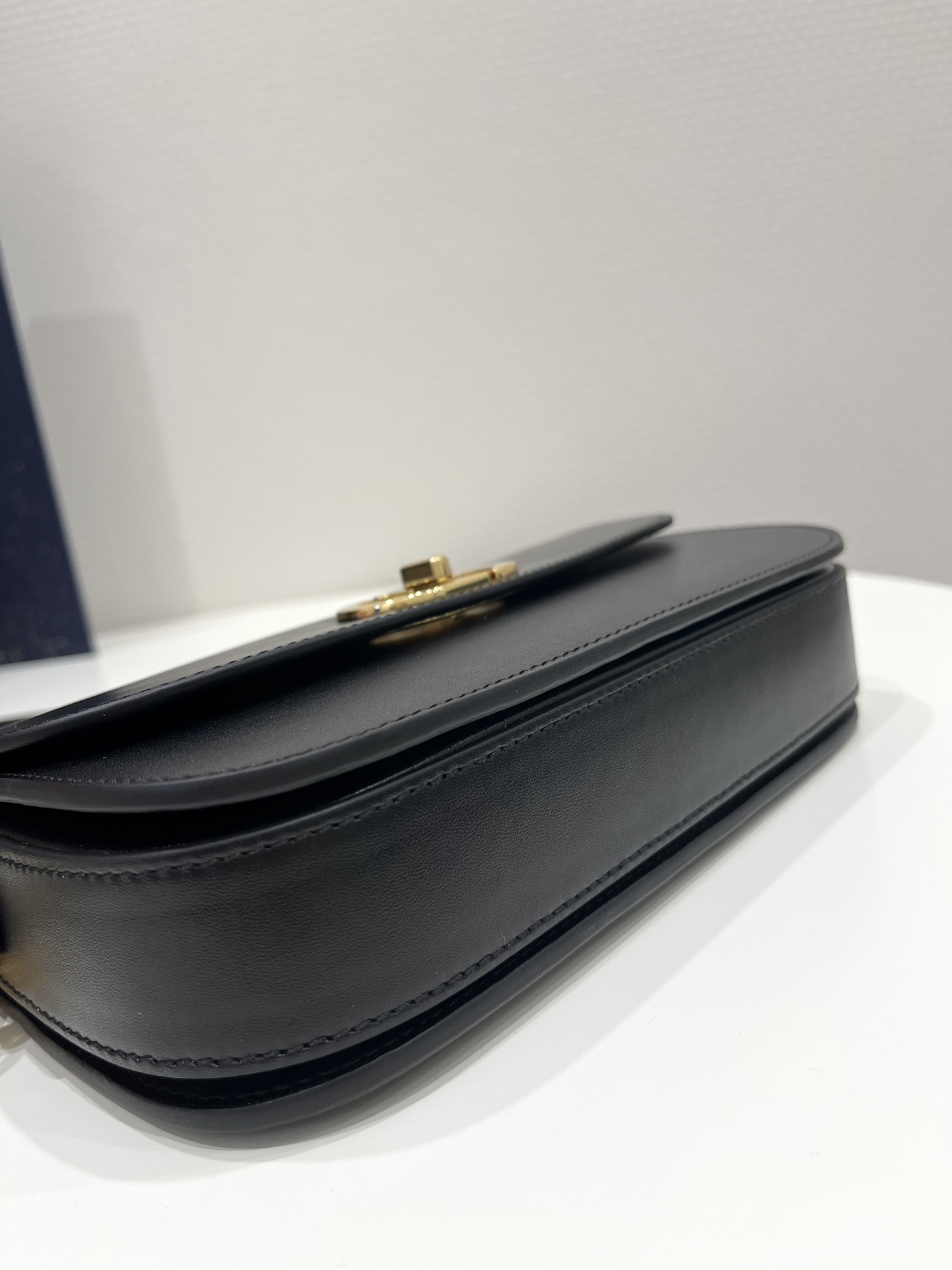 Bagsaaa D10r 30 Montaigne Avenue Bag Black Box Calfskin - 22.5 x 12.5 x 6.5 cm