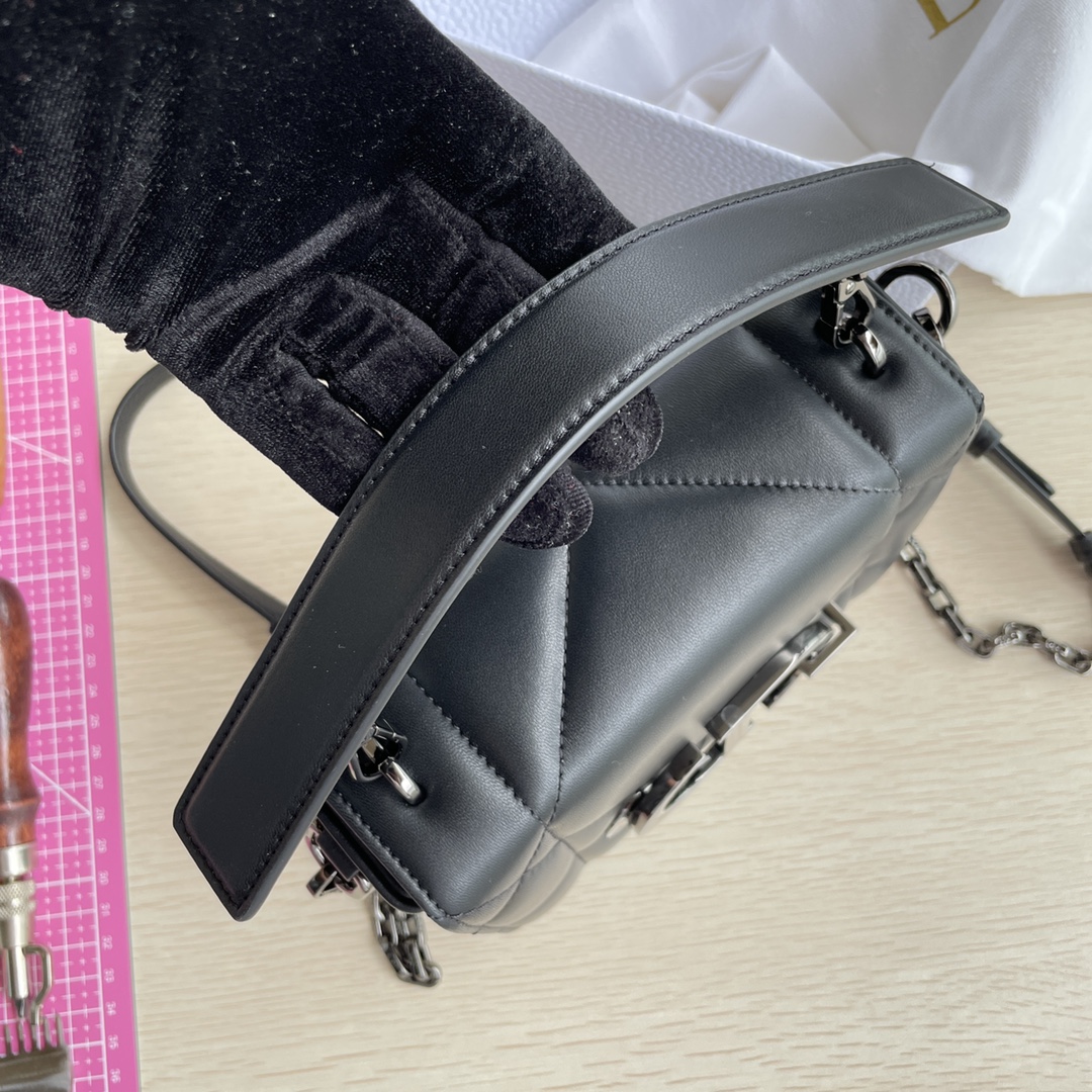 Bagsaaa D10r 30 Montaigne Chain Bag with Handle Maxicannage Lambskin Black