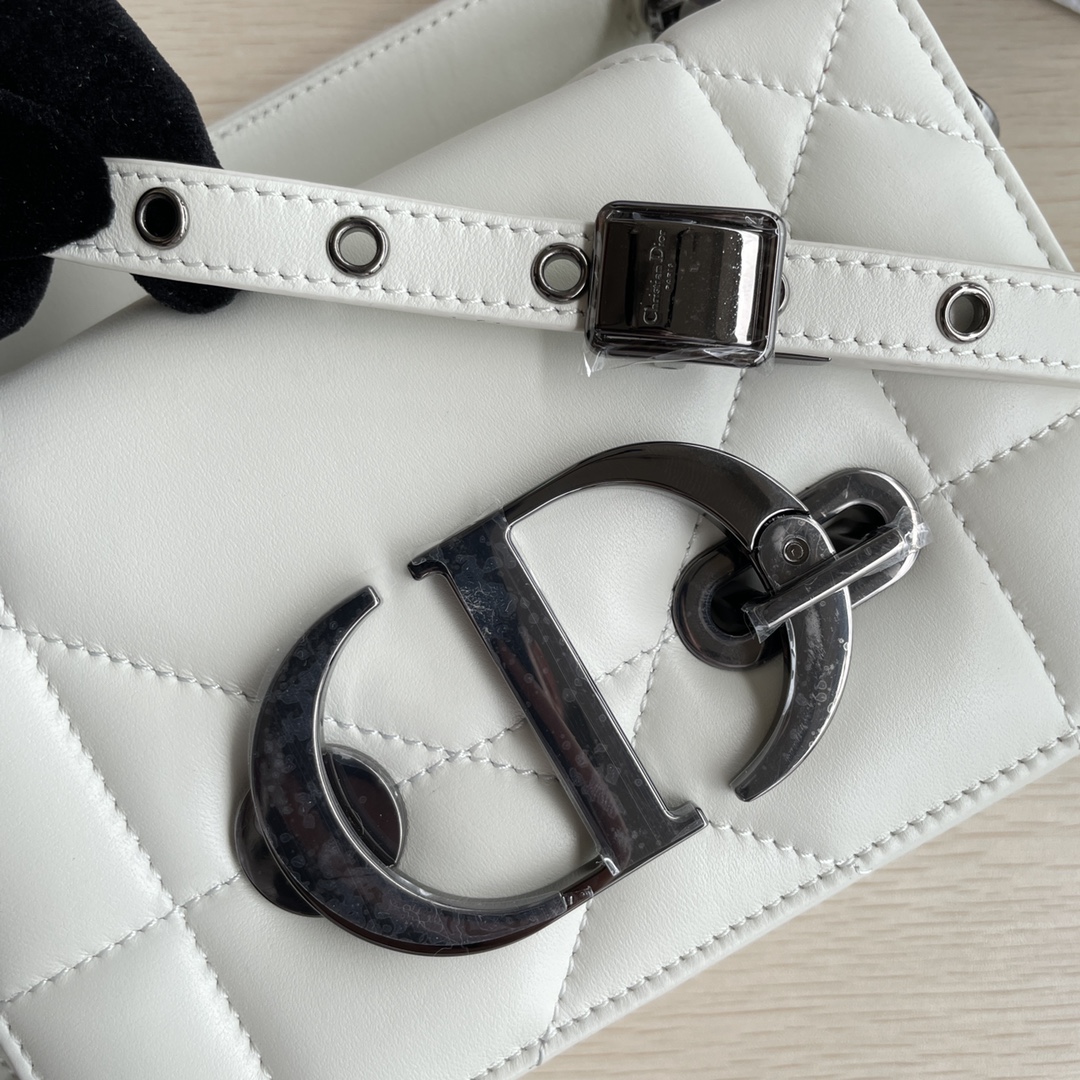 Bagsaaa D10r 30 Montaigne Chain Bag with Handle Maxicannage Lambskin White