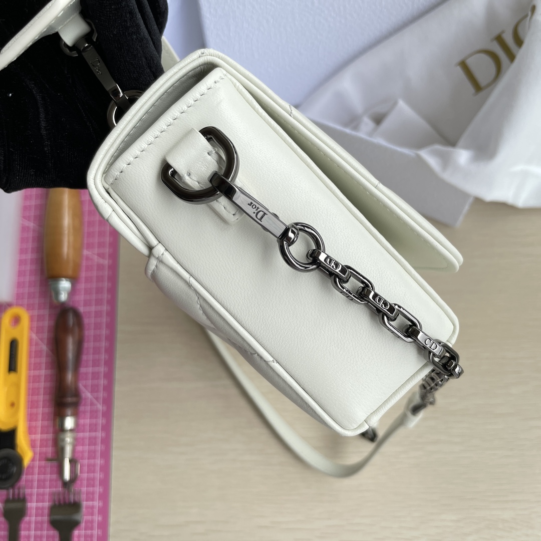 Bagsaaa D10r 30 Montaigne Chain Bag with Handle Maxicannage Lambskin White