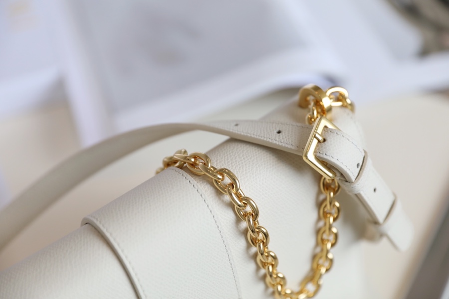 Bagsaaa D10r 30 Montaigne Grained Leather White - 24x17x8cm