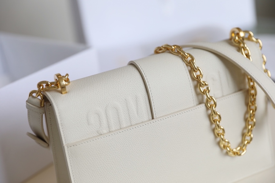 Bagsaaa D10r 30 Montaigne Grained Leather White - 24x17x8cm