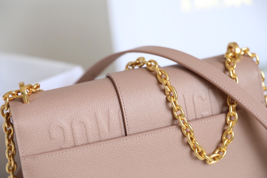 Bagsaaa D10r 30 Montaigne Grained Leather Pink - 24x17x8cm