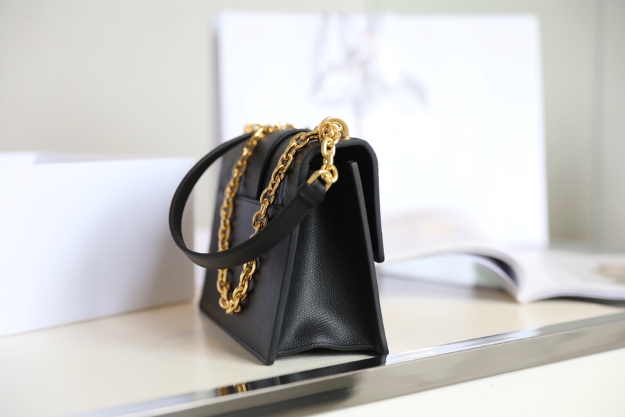 Bagsaaa D10r 30 Montaigne Grained Leather Black - 24x17x8cm