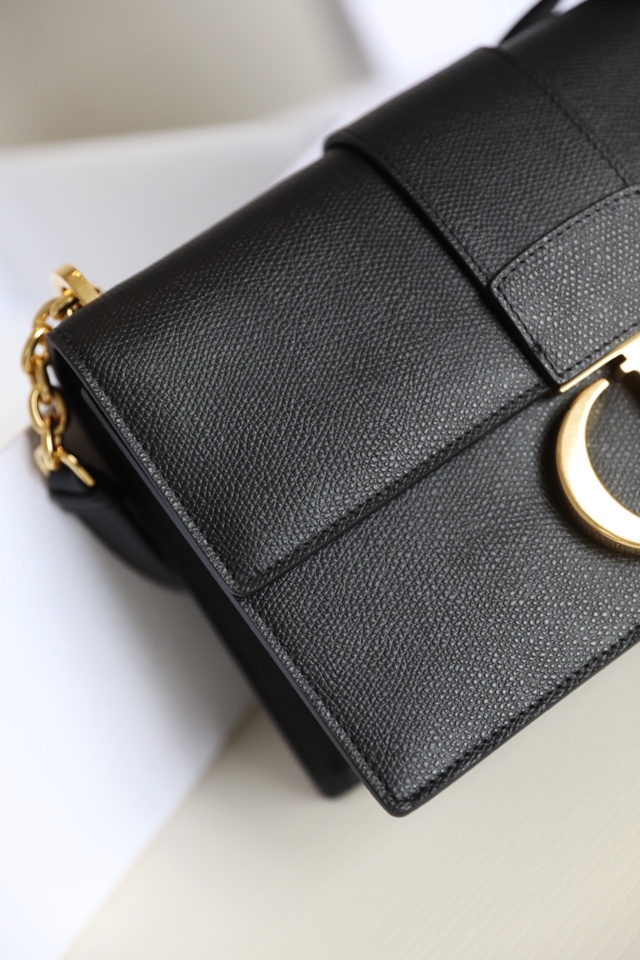 Bagsaaa D10r 30 Montaigne Grained Leather Black - 24x17x8cm