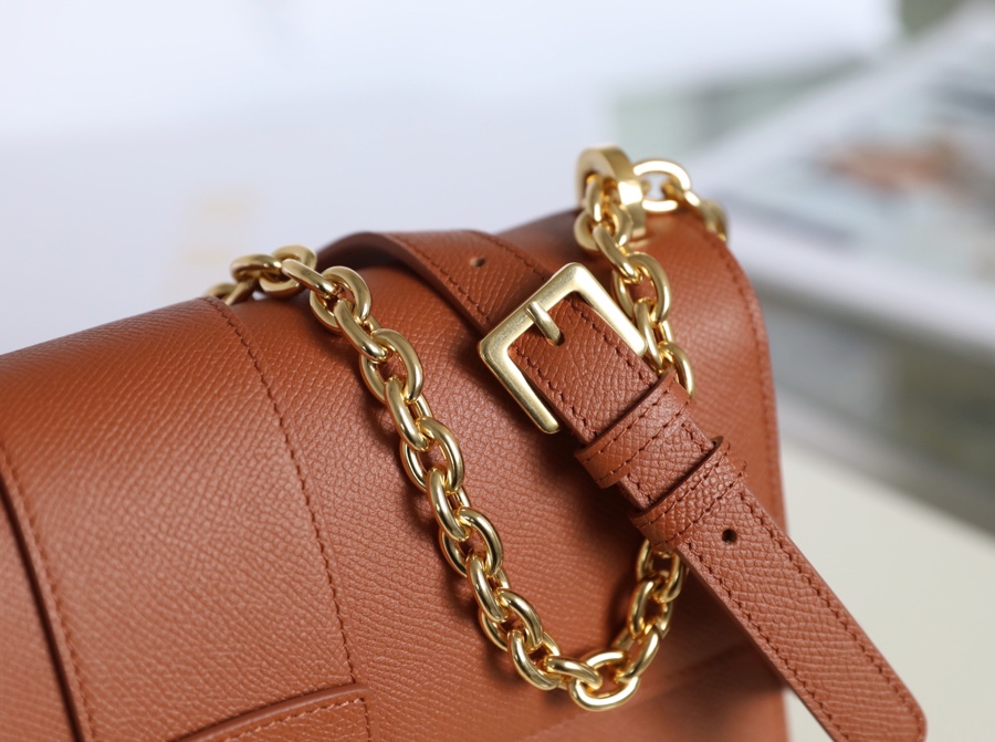Bagsaaa D10r 30 Montaigne Grained Leather Brown - 24x17x8cm