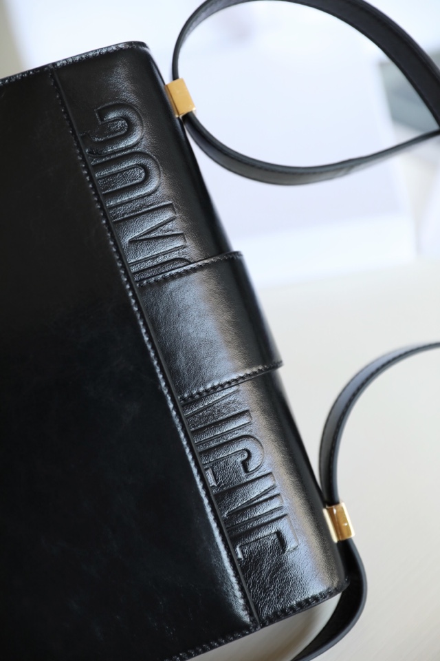 Bagsaaa D10r 30 Montaigne Black Smooth Leather 24cm
