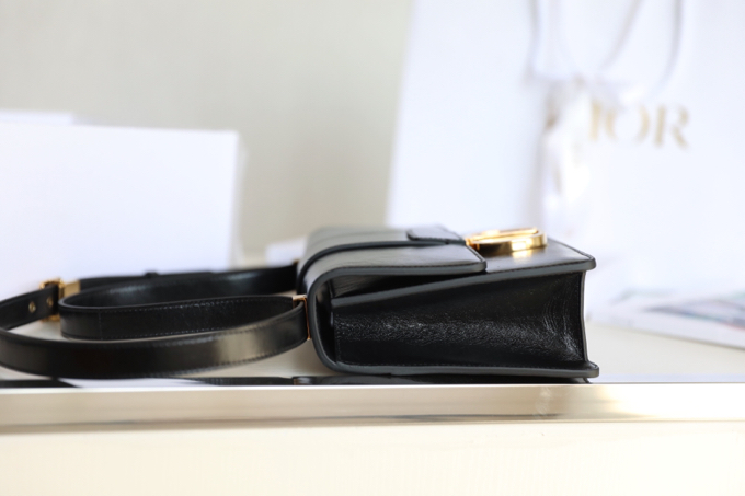 Bagsaaa D10r 30 Montaigne Black Smooth Leather 24cm