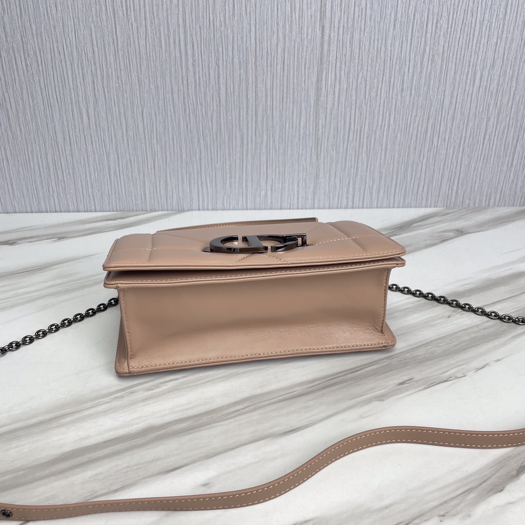 Bagsaaa D10r 30 Montaigne Chain Bag with Handle Maxicannage Beige Lambskin - 25x15x8cm