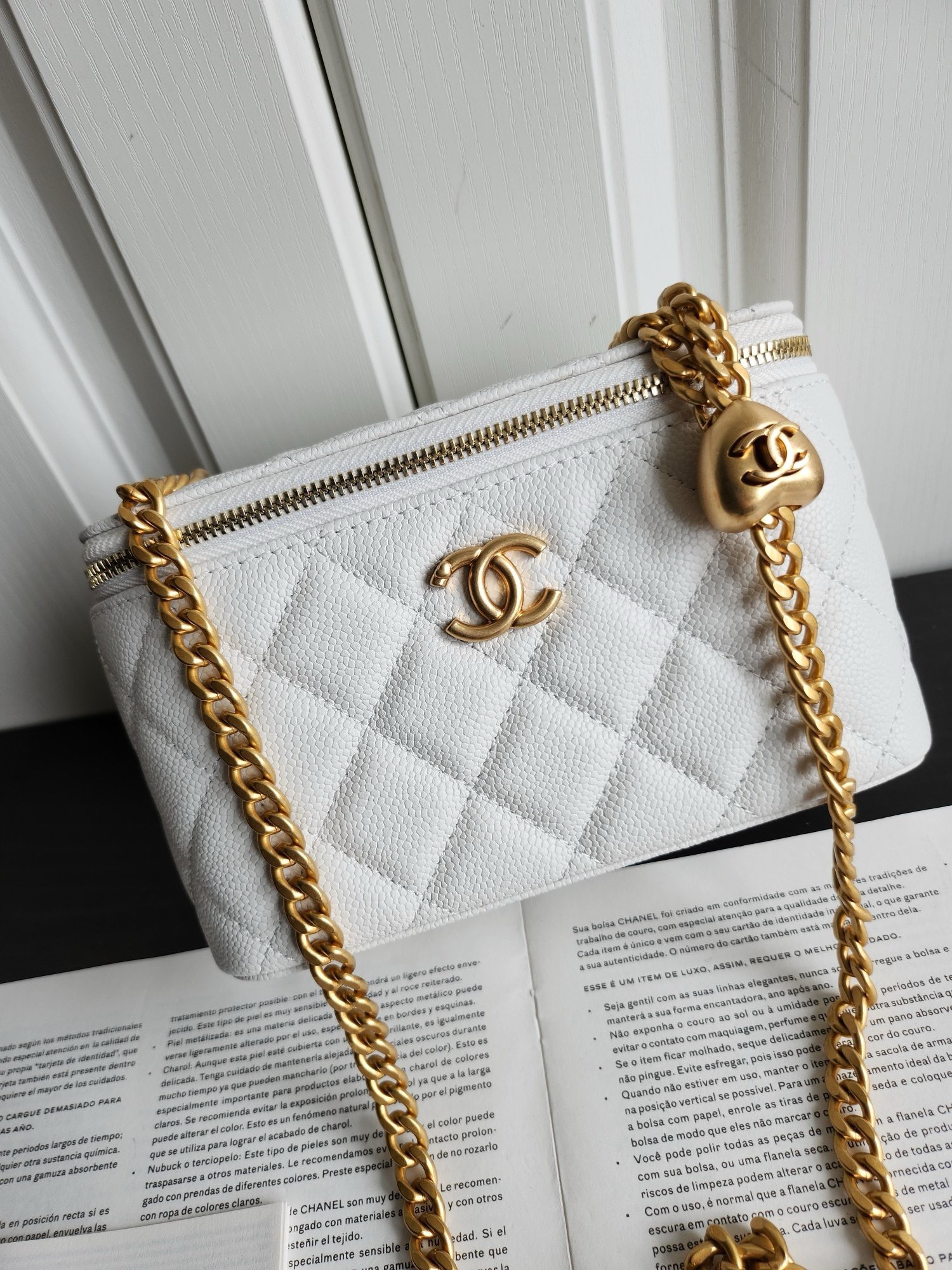 Bagsaaa Ch**el Vanity Caviar White Leather - 17x9.5x8cm
