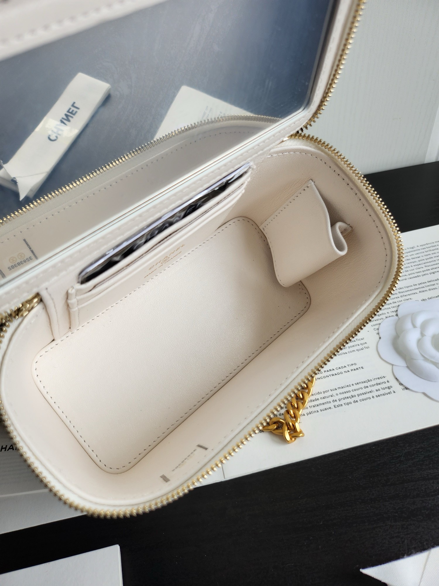Bagsaaa Ch**el Vanity Caviar White Leather - 17x9.5x8cm