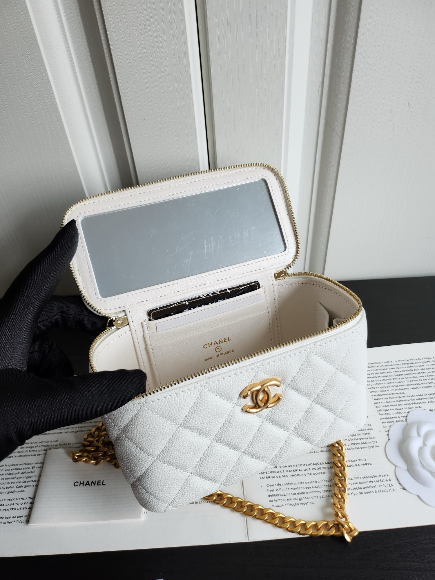 Bagsaaa Ch**el Vanity Caviar White Leather - 17x9.5x8cm