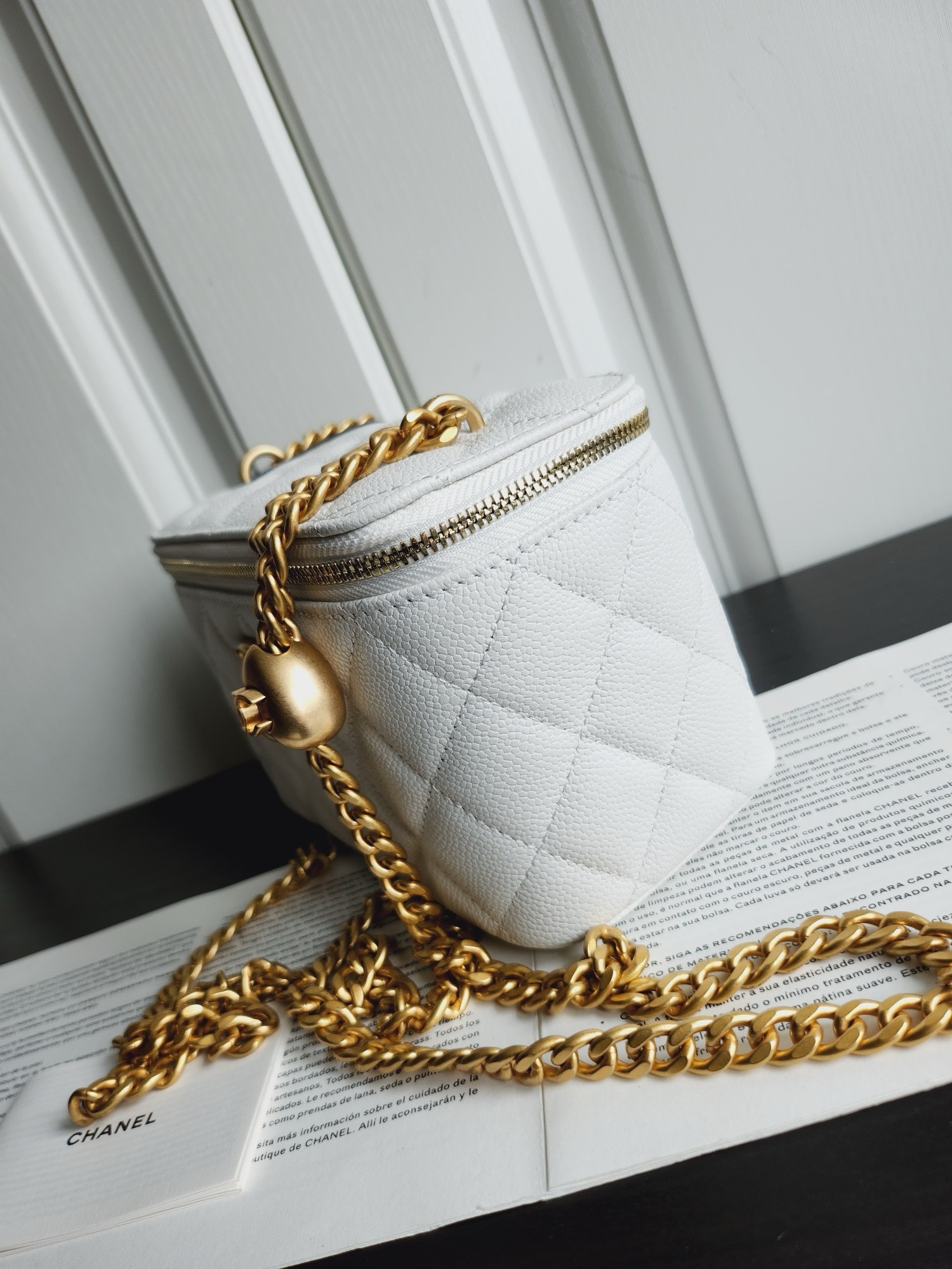 Bagsaaa Ch**el Vanity Caviar White Leather - 17x9.5x8cm
