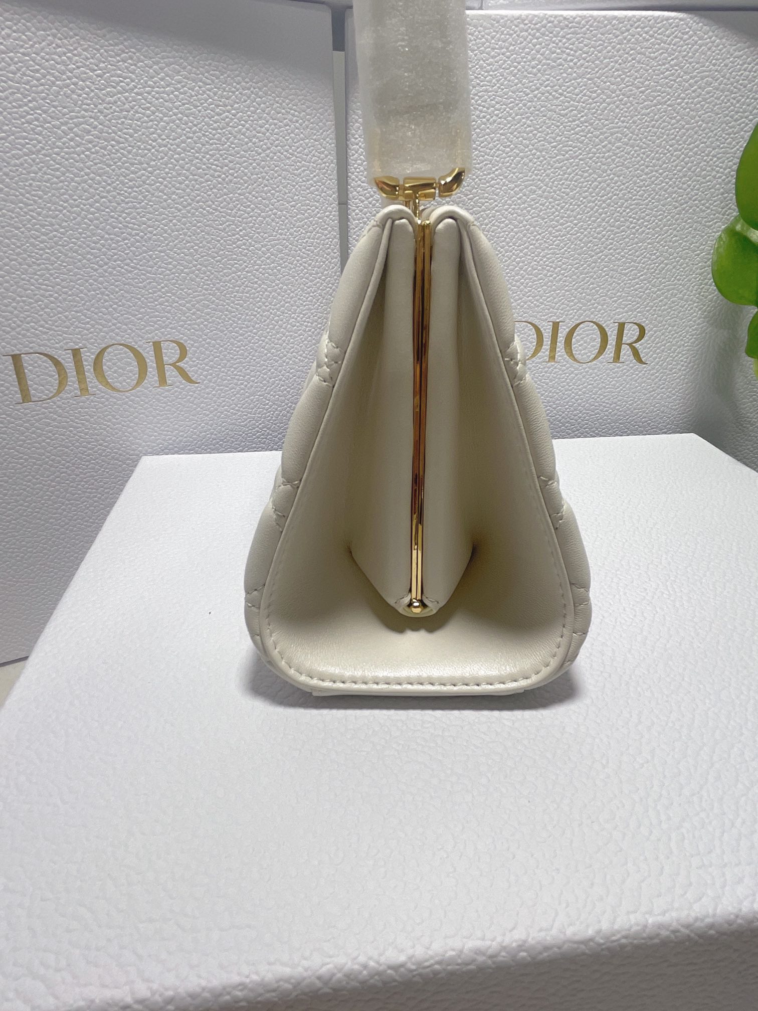 Bagsaaa D10r Caro Top Handle White - 26x14.5x9cm