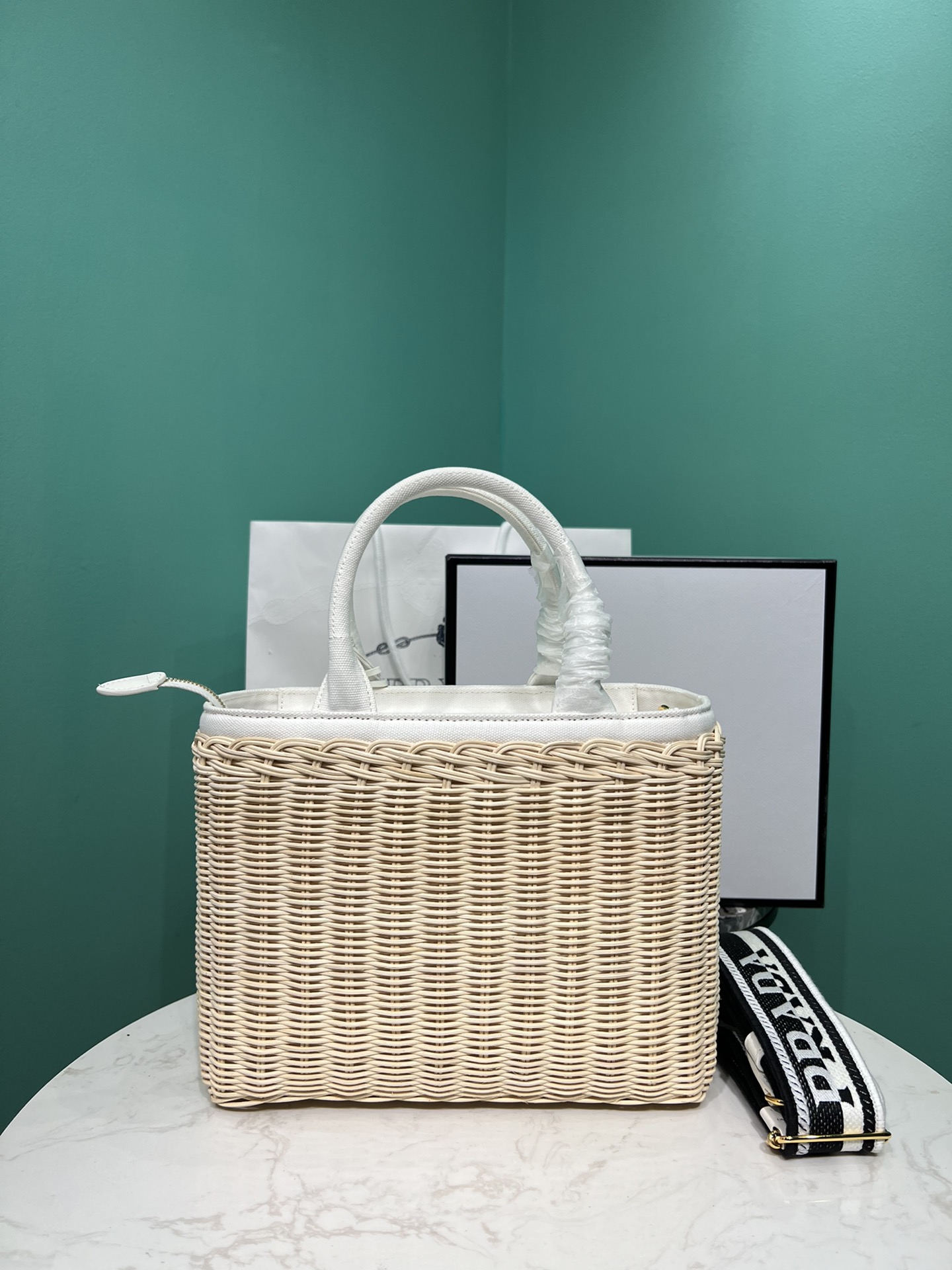 Bagsaaa Pra*a Giardiniera Leather-Trimmed Wicker Tote 26x18x1.5cm