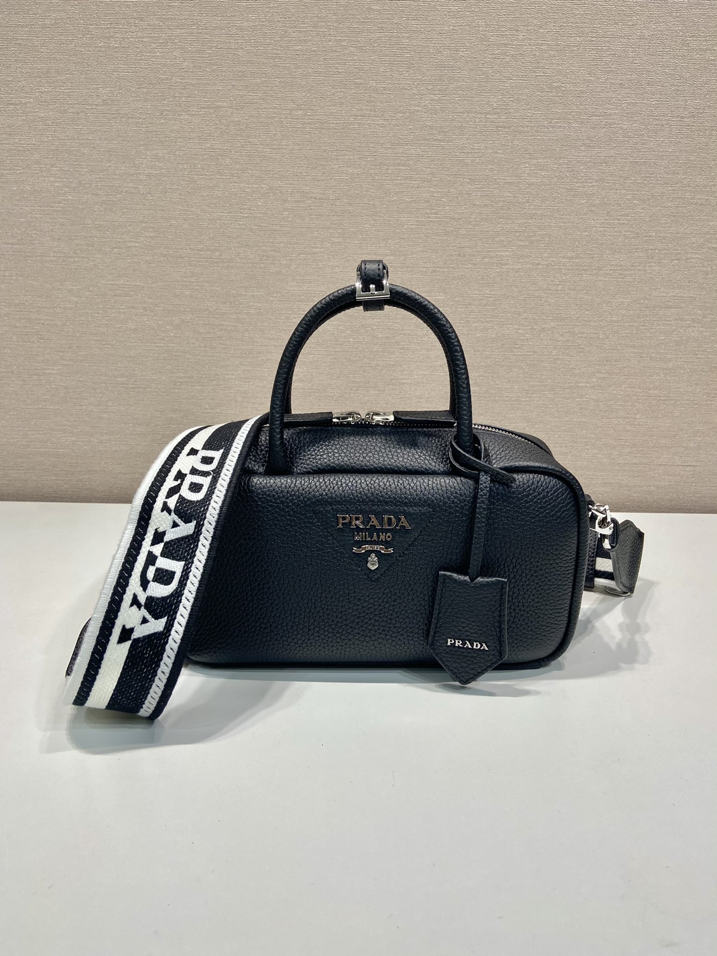 Bagsaaa Pra*a Leather top-handle bag black - 24x12x8cm