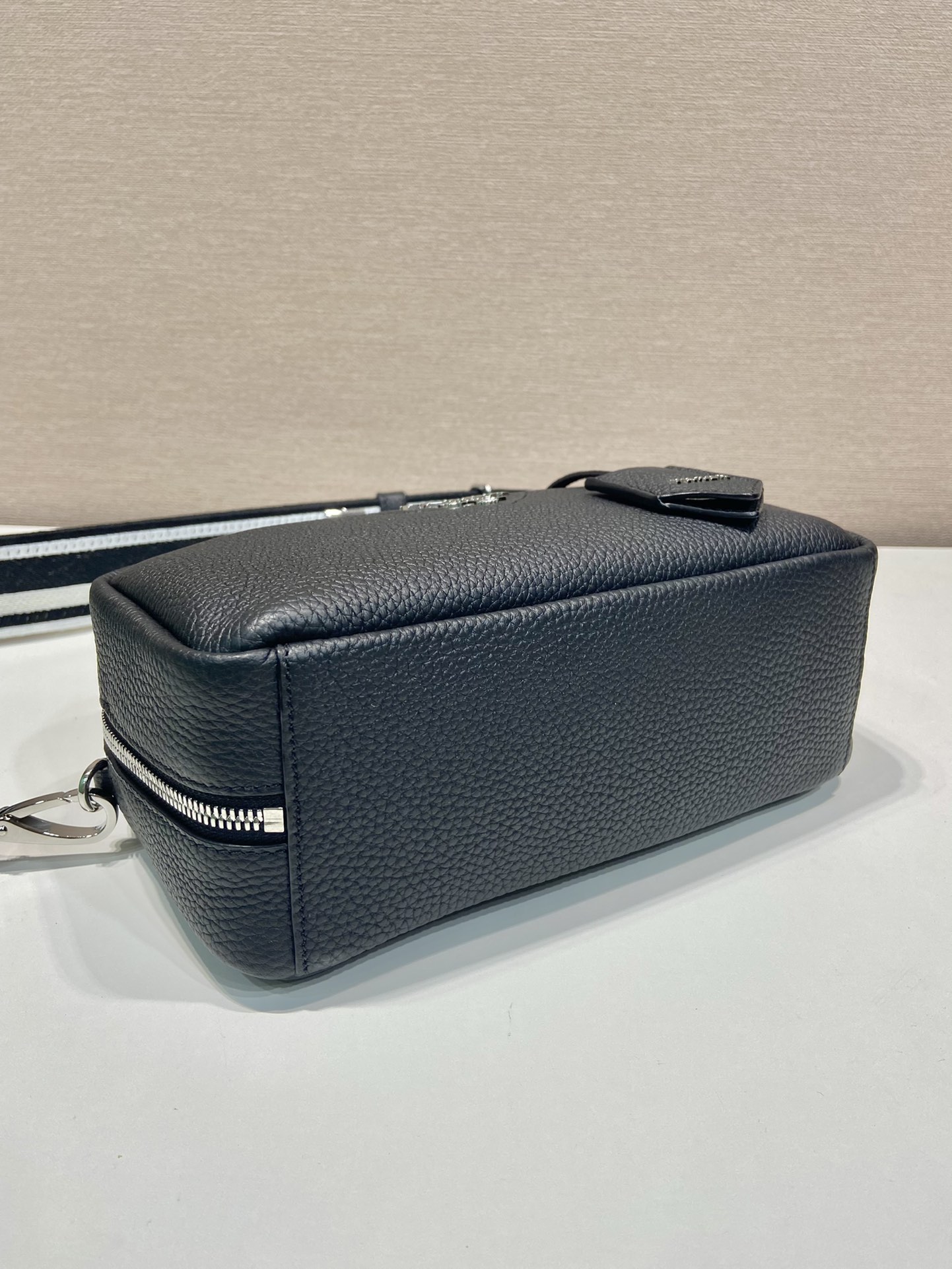 Bagsaaa Pra*a Leather top-handle bag black - 24x12x8cm