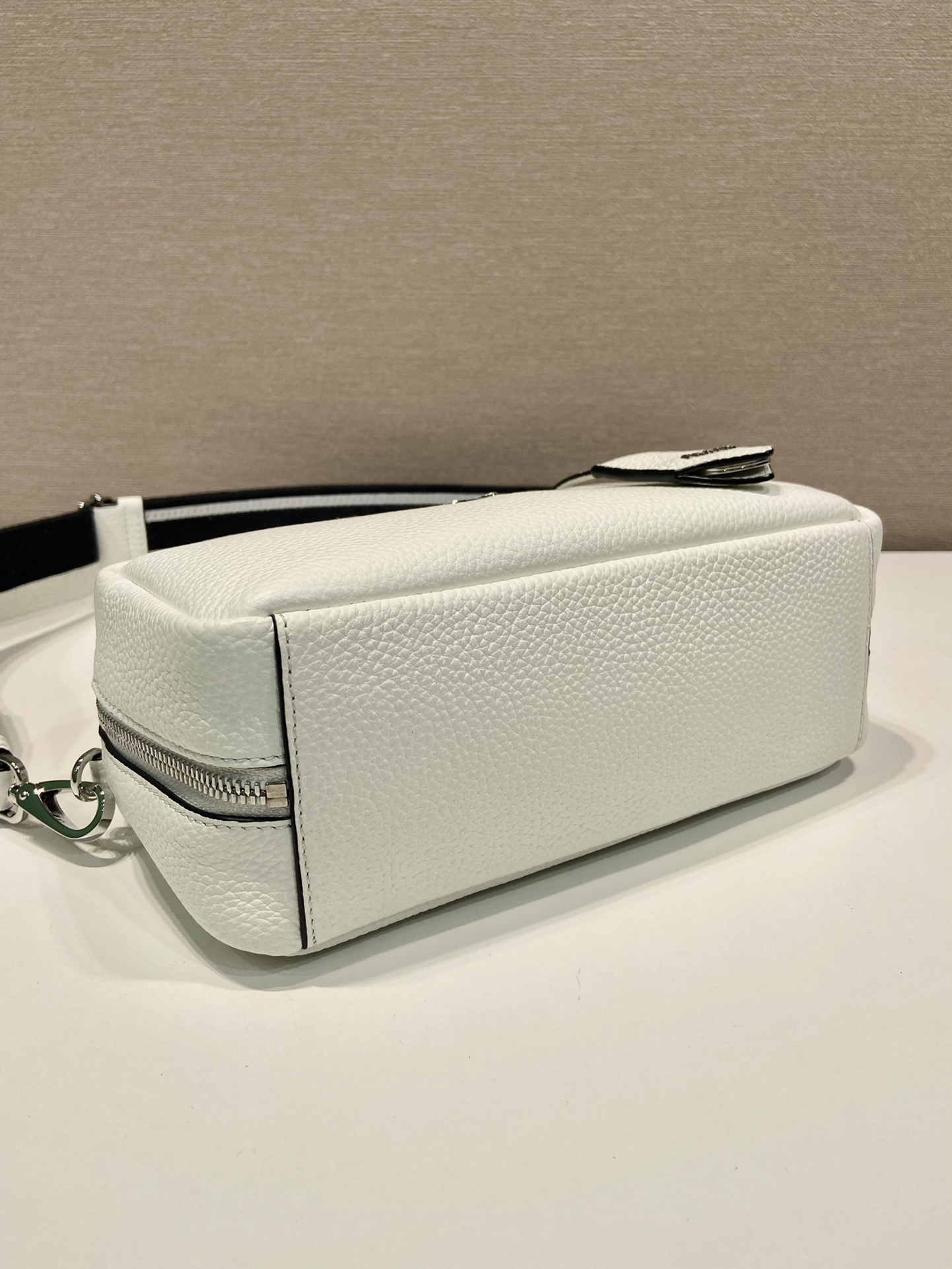 Bagsaaa Pra*a Leather top-handle bag white - 24x12x8cm