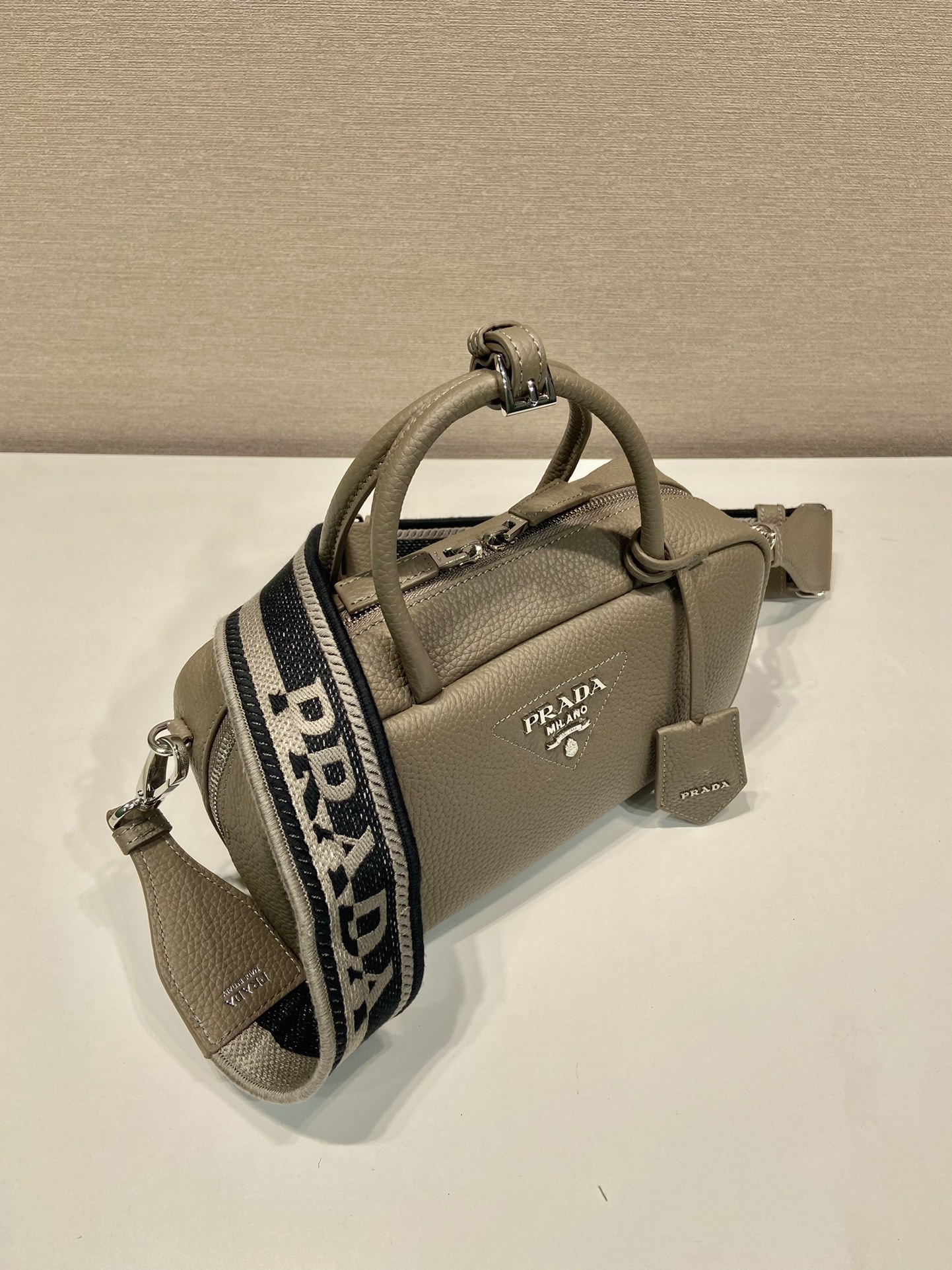Bagsaaa Pra*a Leather top-handle bag Taupe - 24x12x8cm