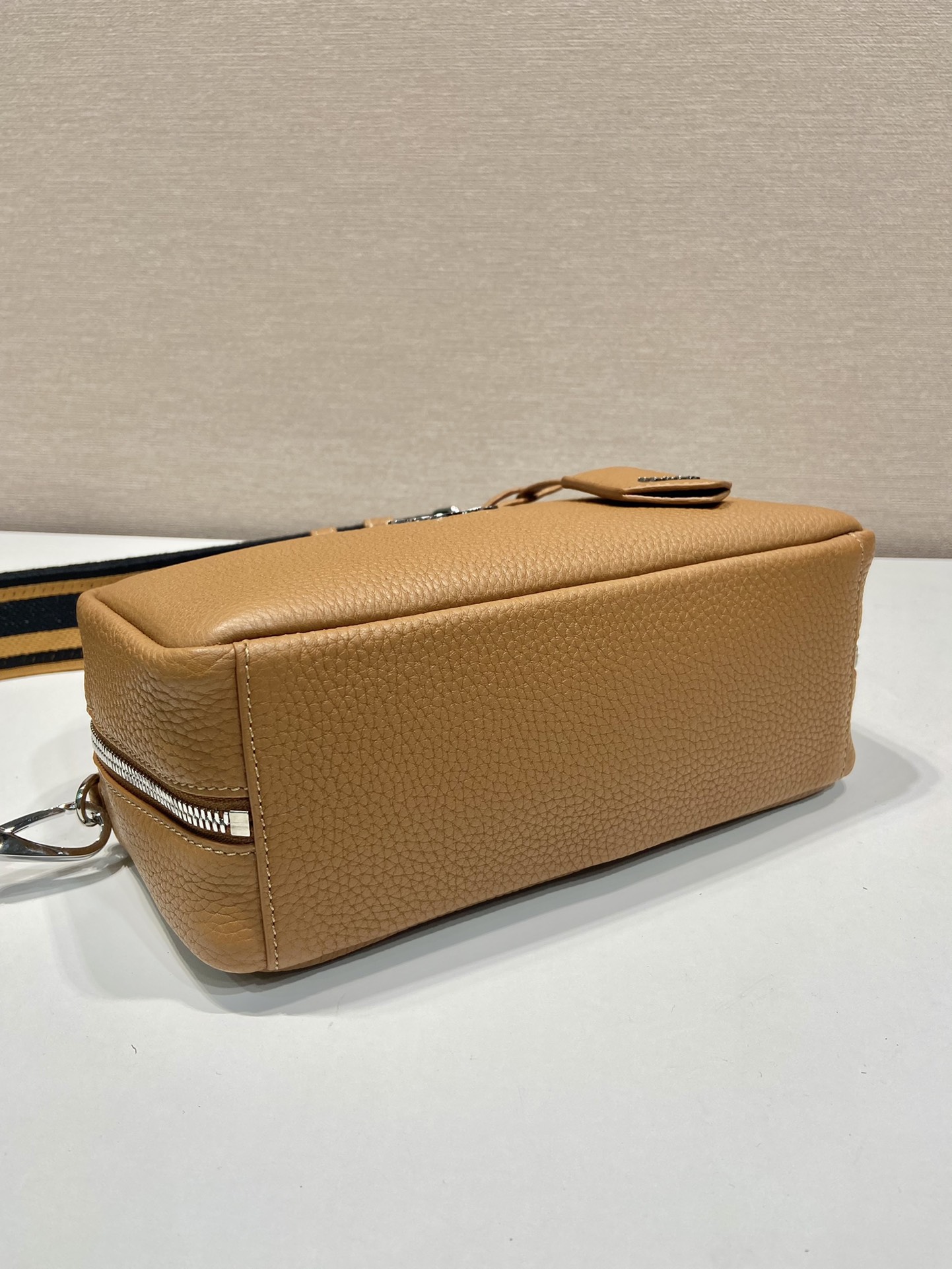 Bagsaaa Pra*a Leather top-handle bag brown - 24x12x8cm