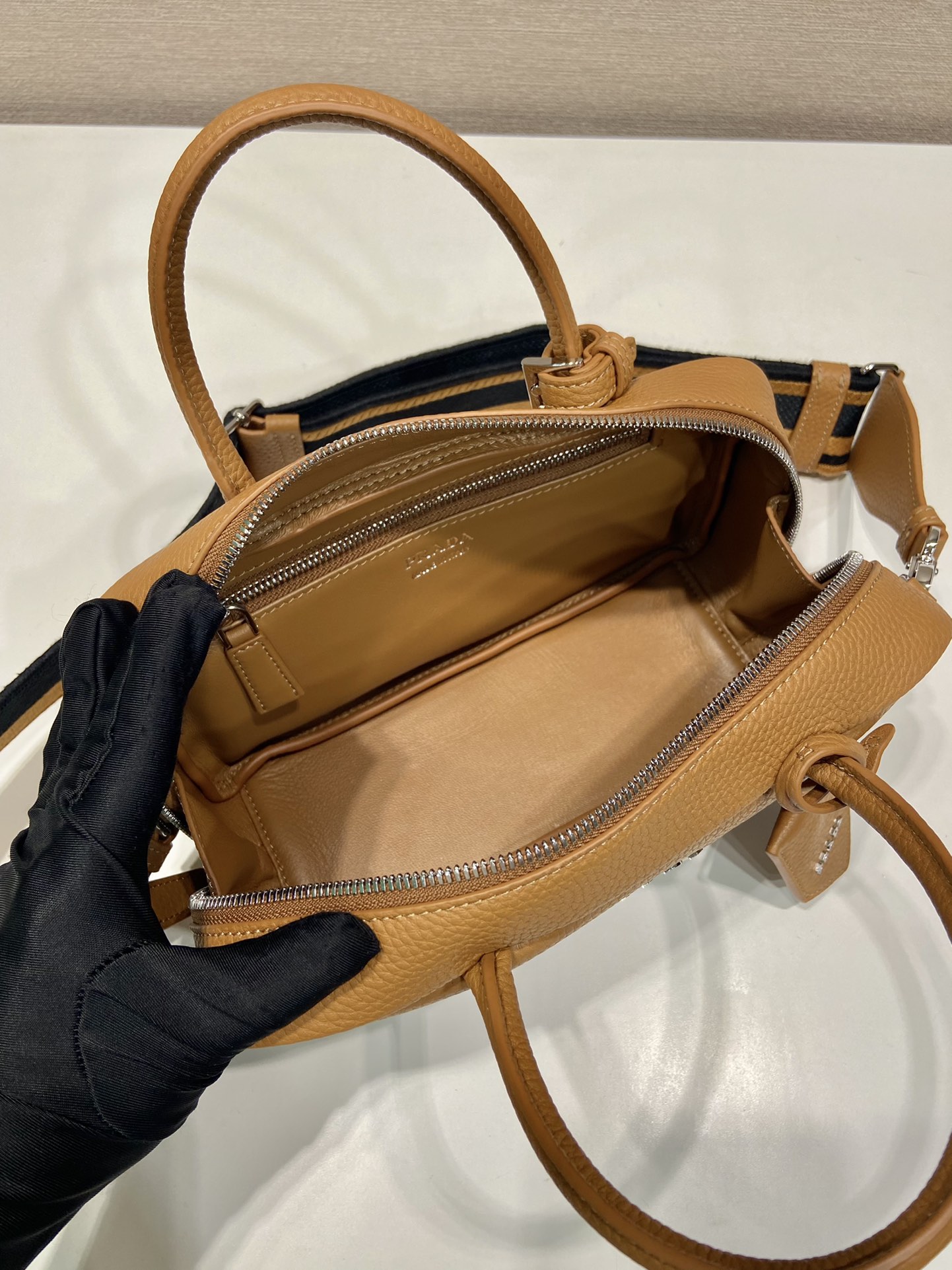 Bagsaaa Pra*a Leather top-handle bag brown - 24x12x8cm
