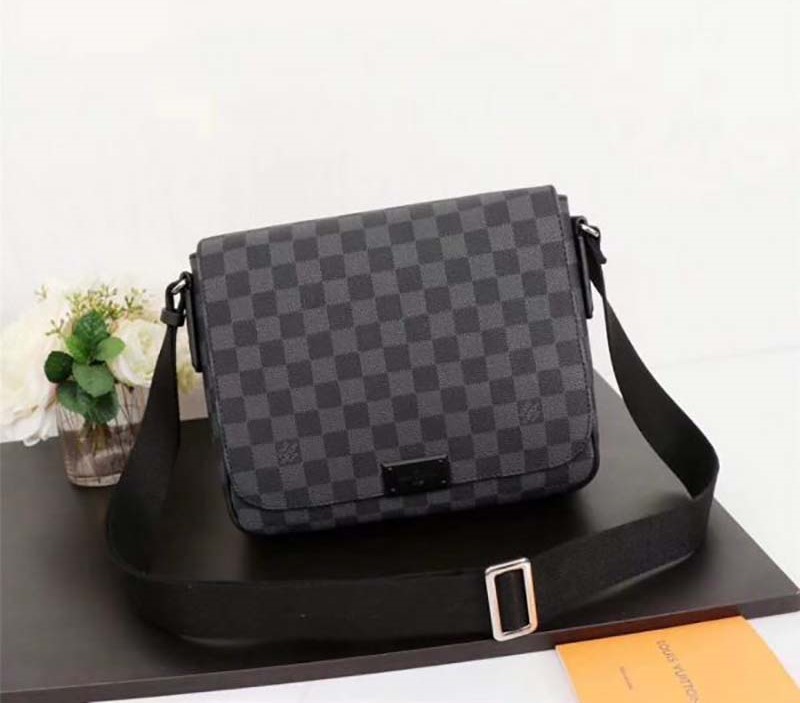 Bagsaaa L0vis Vvtt0n Damier District PM Messenger Bag - 24 x 24 x 6 cm 