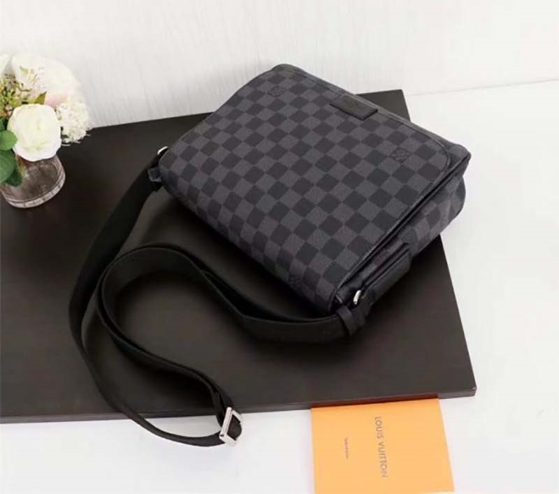 Bagsaaa L0vis Vvtt0n Damier District PM Messenger Bag - 24 x 24 x 6 cm
