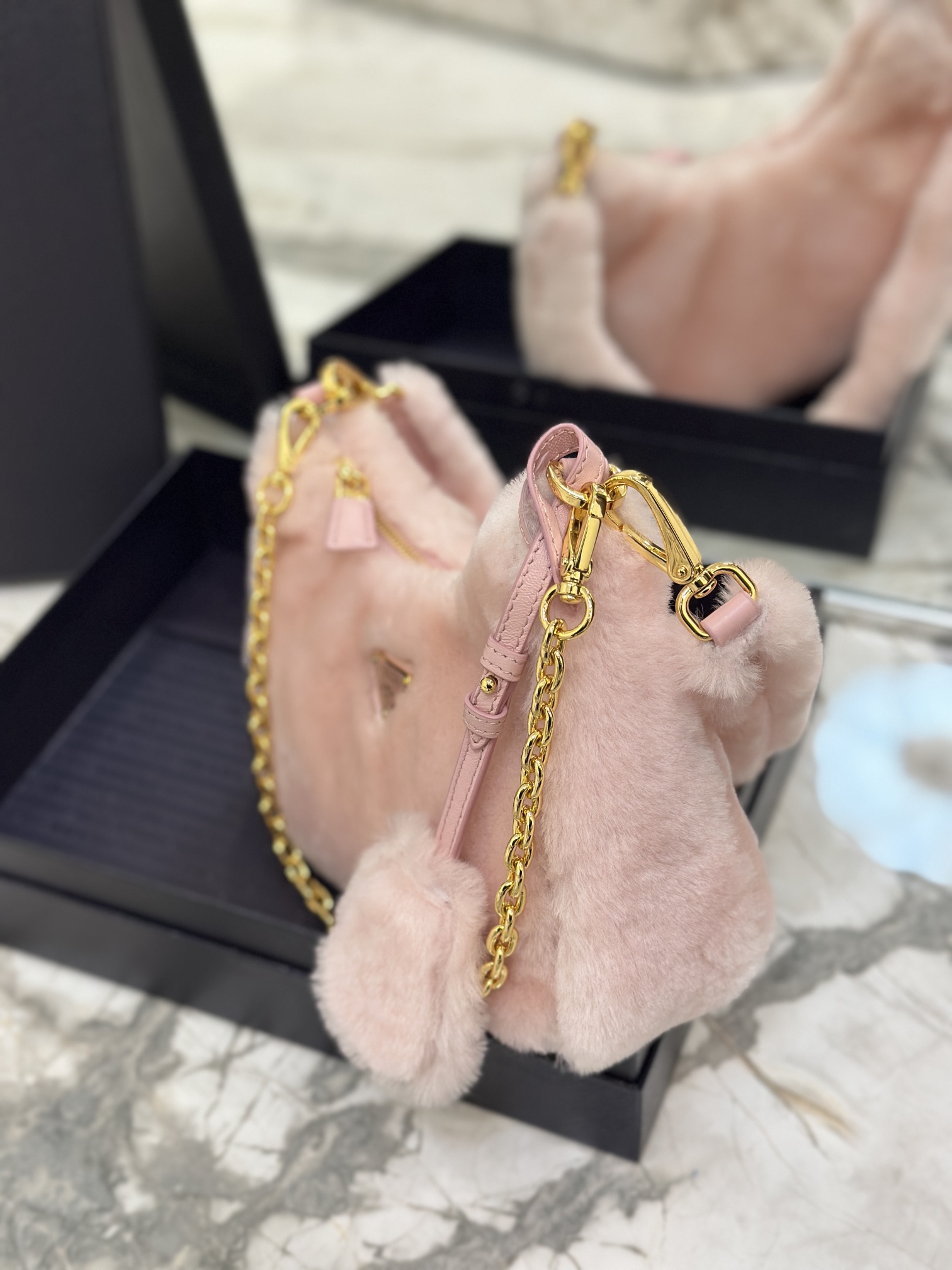 Bagsaaa Pra*a Re-Edition 2005 shearling shoulder bag pink 22x18x6cm