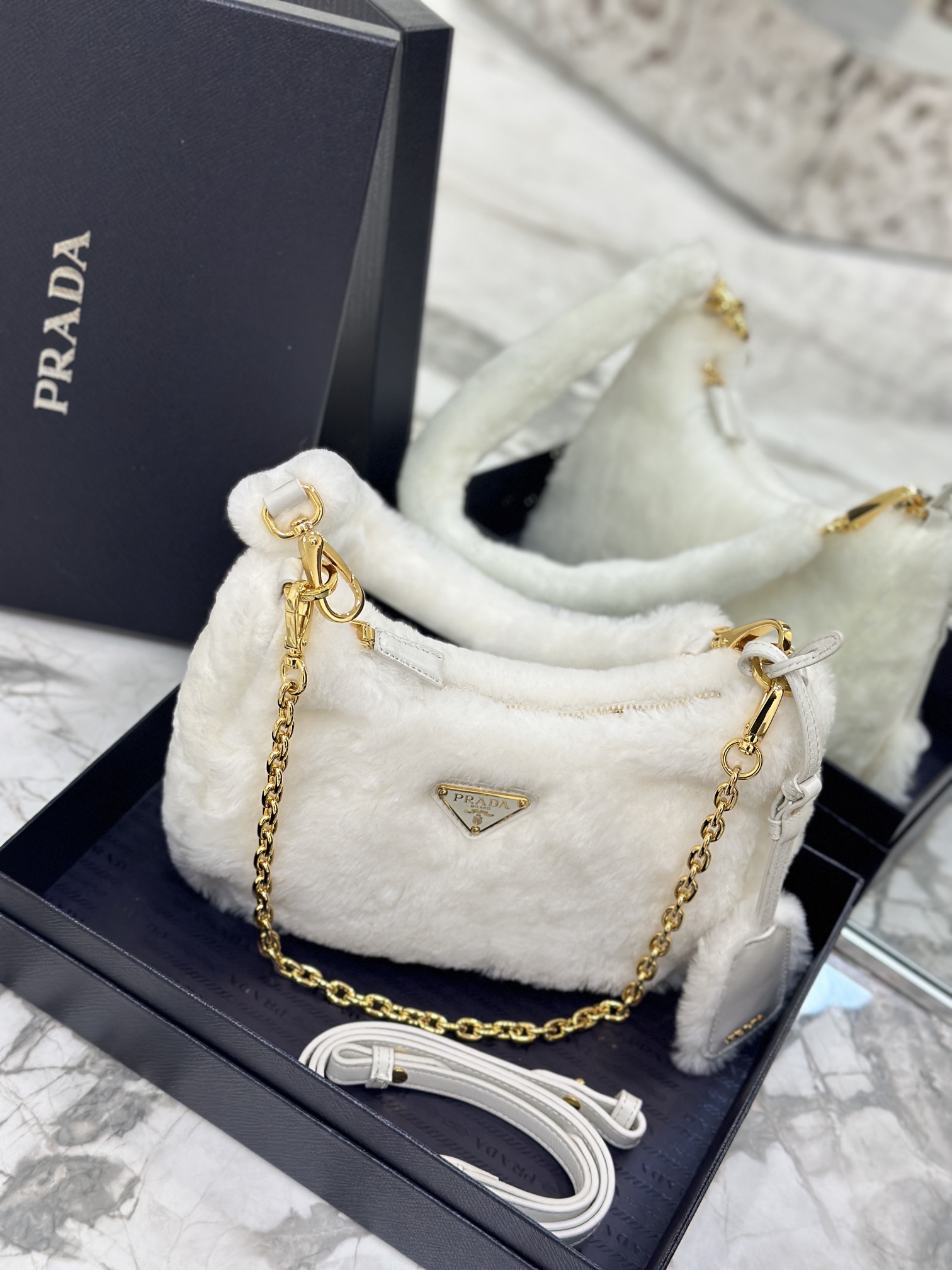 Bagsaaa Pra*a Re-Edition 2005 shearling shoulder bag white 22x18x6cm