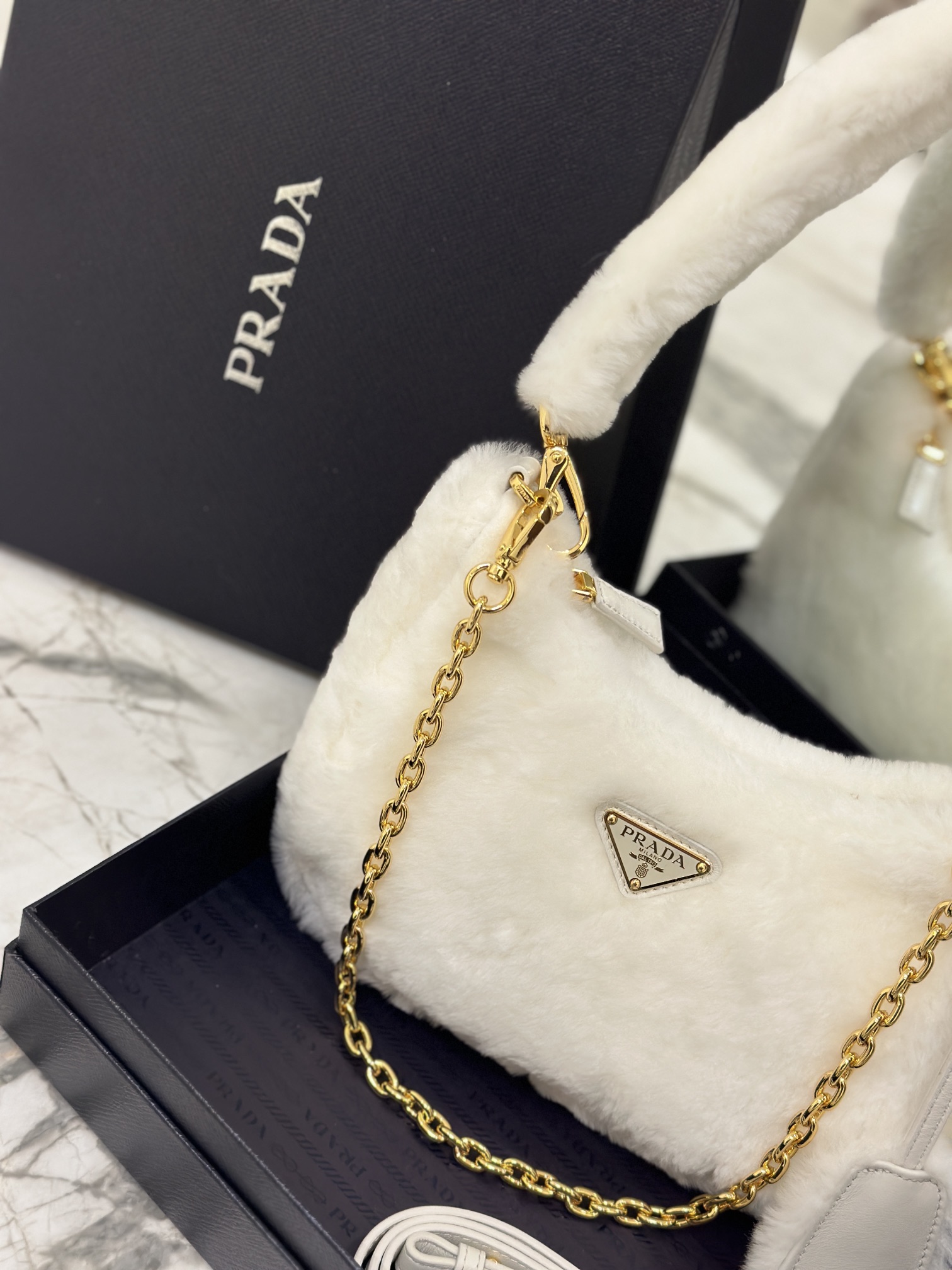 Bagsaaa Pra*a Re-Edition 2005 shearling shoulder bag white 22x18x6cm