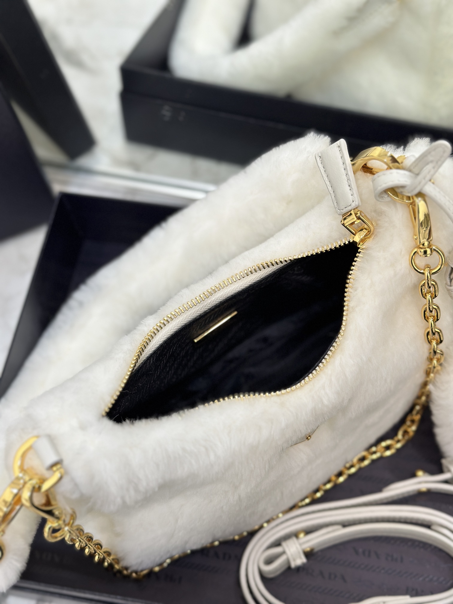 Bagsaaa Pra*a Re-Edition 2005 shearling shoulder bag white 22x18x6cm