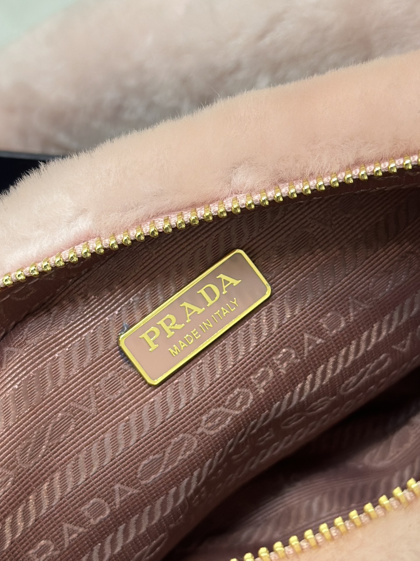 Bagsaaa Pra*a Triangle Shearling Bag Pink - 24x14.5x5cm