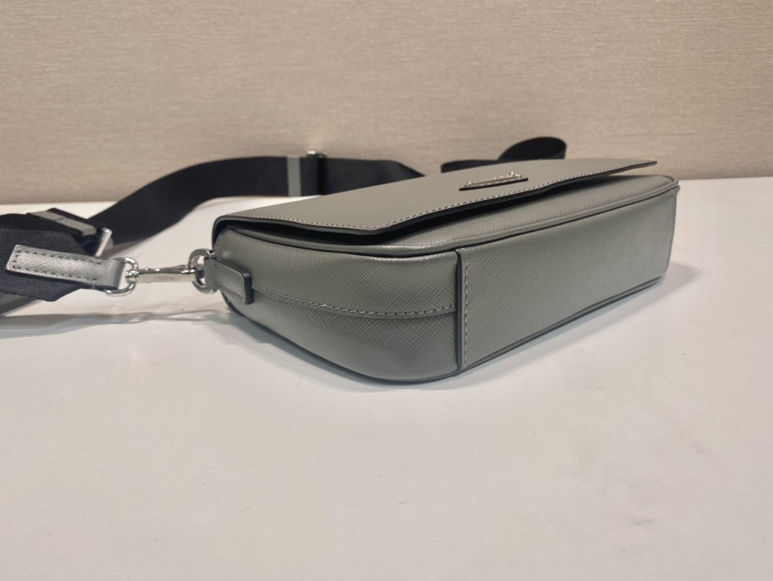 Bagsaaa Pra*a Saffiano leather shoulder bag green - 22*14.5*5cm