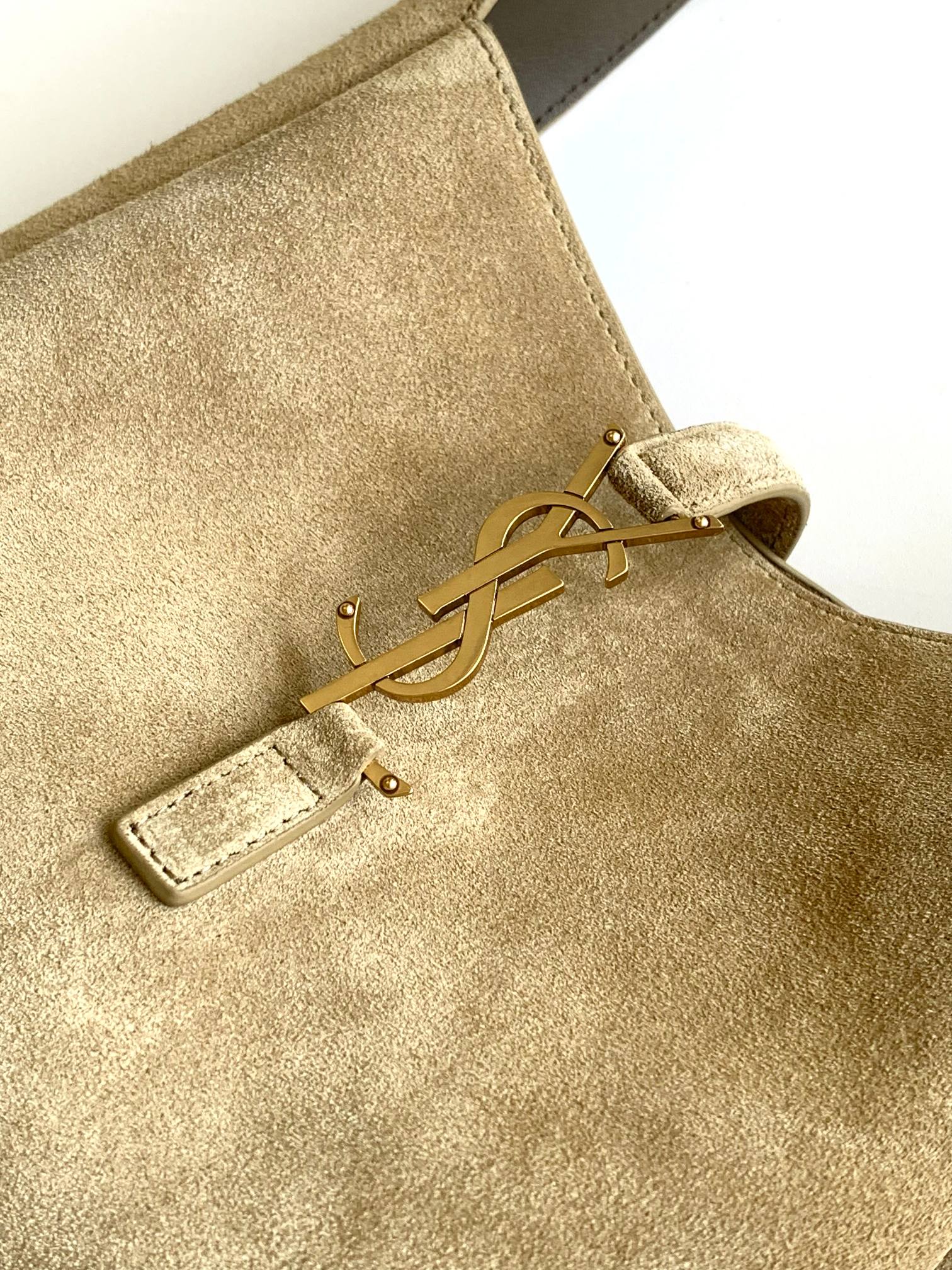 Bagsaaa Y51 LE 5 À 7 S*pPLE SMALL IN SUEDE BEIGE - 23 X 22 X 8.5 CM