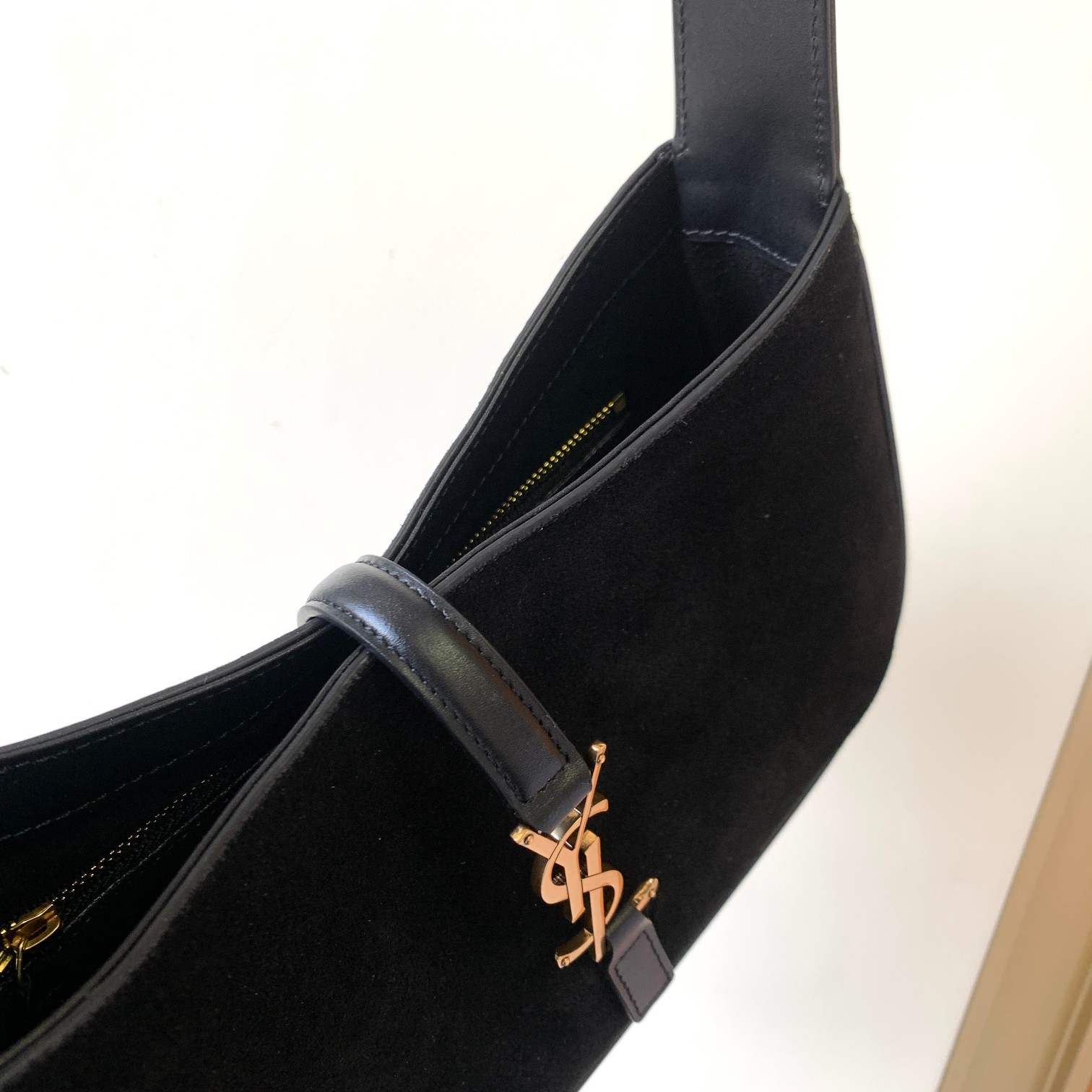 Bagsaaa Y51 LE 5 À 7 in black suede leather - 23 X 16 X 6,5 CM