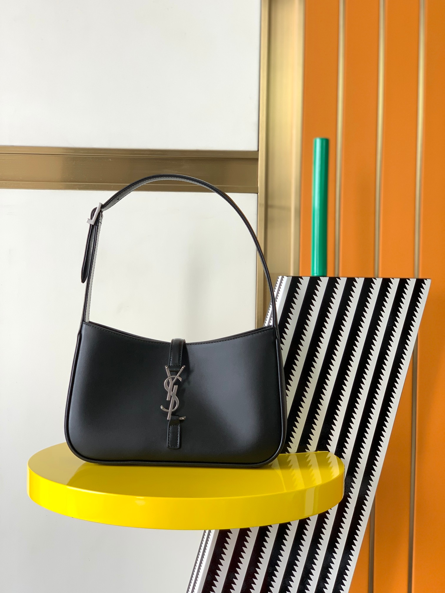 Bagsaaa Y51 LE 5 À 7 in black smooth leather silver hardware - 23 X 16 X 6,5 CM
