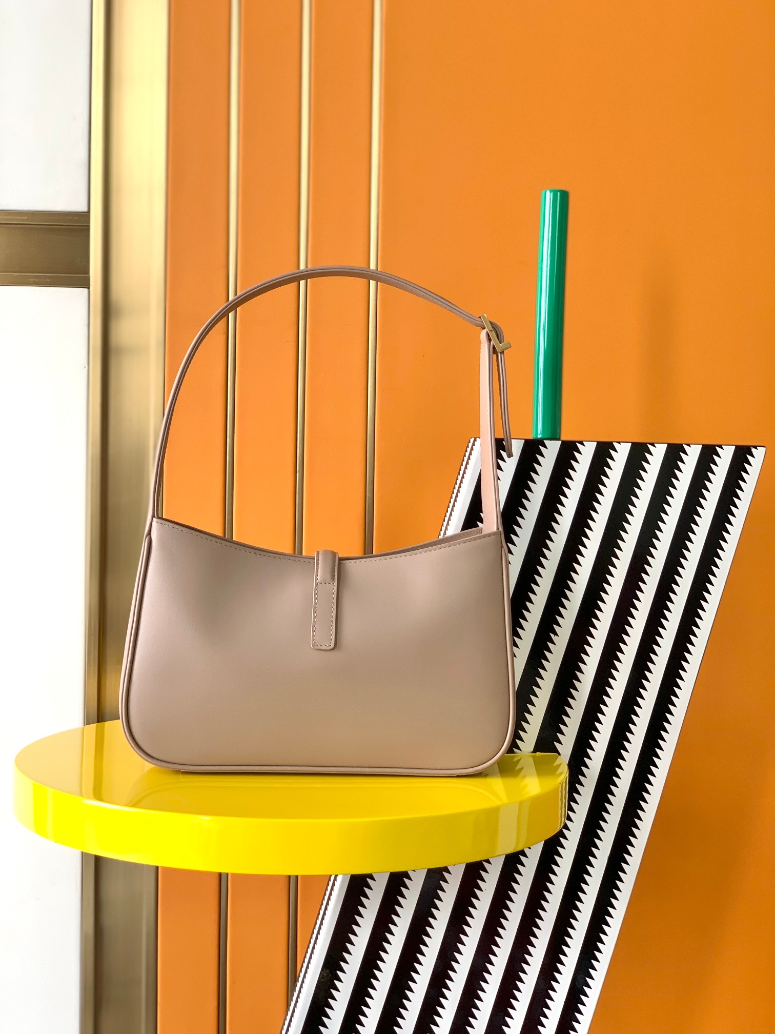 Bagsaaa Y51 LE 5 À 7 in tan smooth leather - 23 X 16 X 6,5 CM