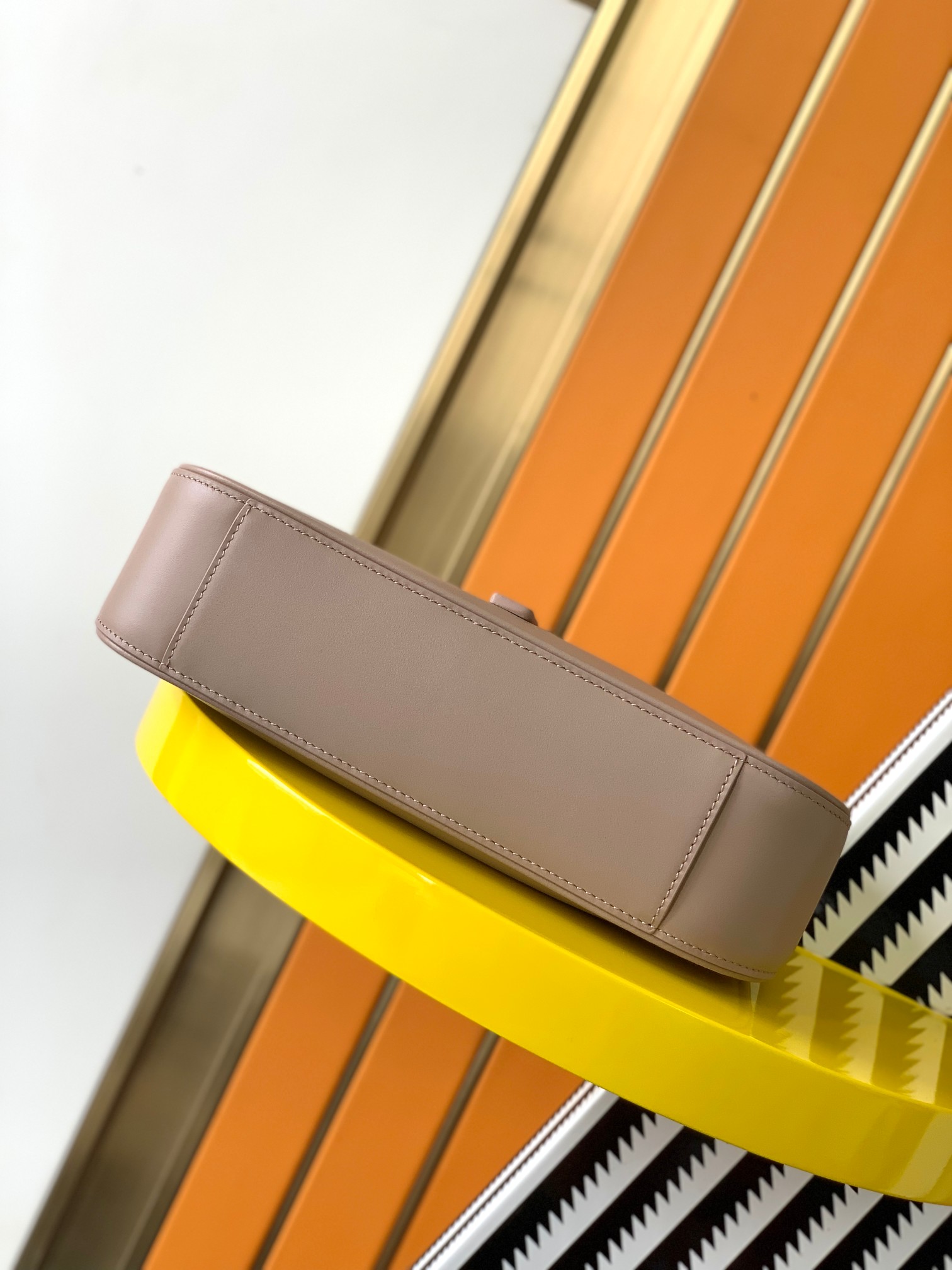 Bagsaaa Y51 LE 5 À 7 in tan smooth leather - 23 X 16 X 6,5 CM