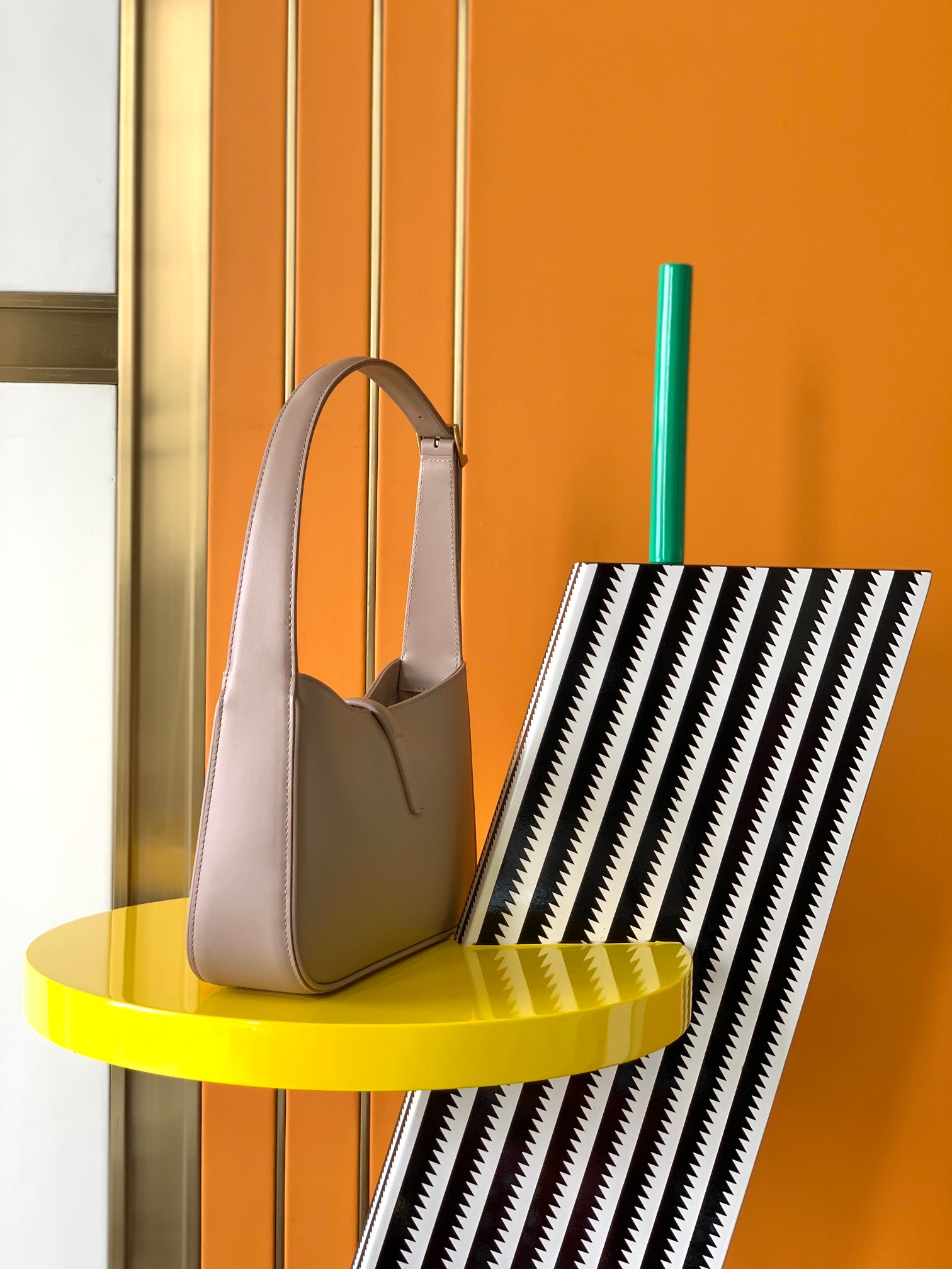 Bagsaaa Y51 LE 5 À 7 in tan smooth leather - 23 X 16 X 6,5 CM