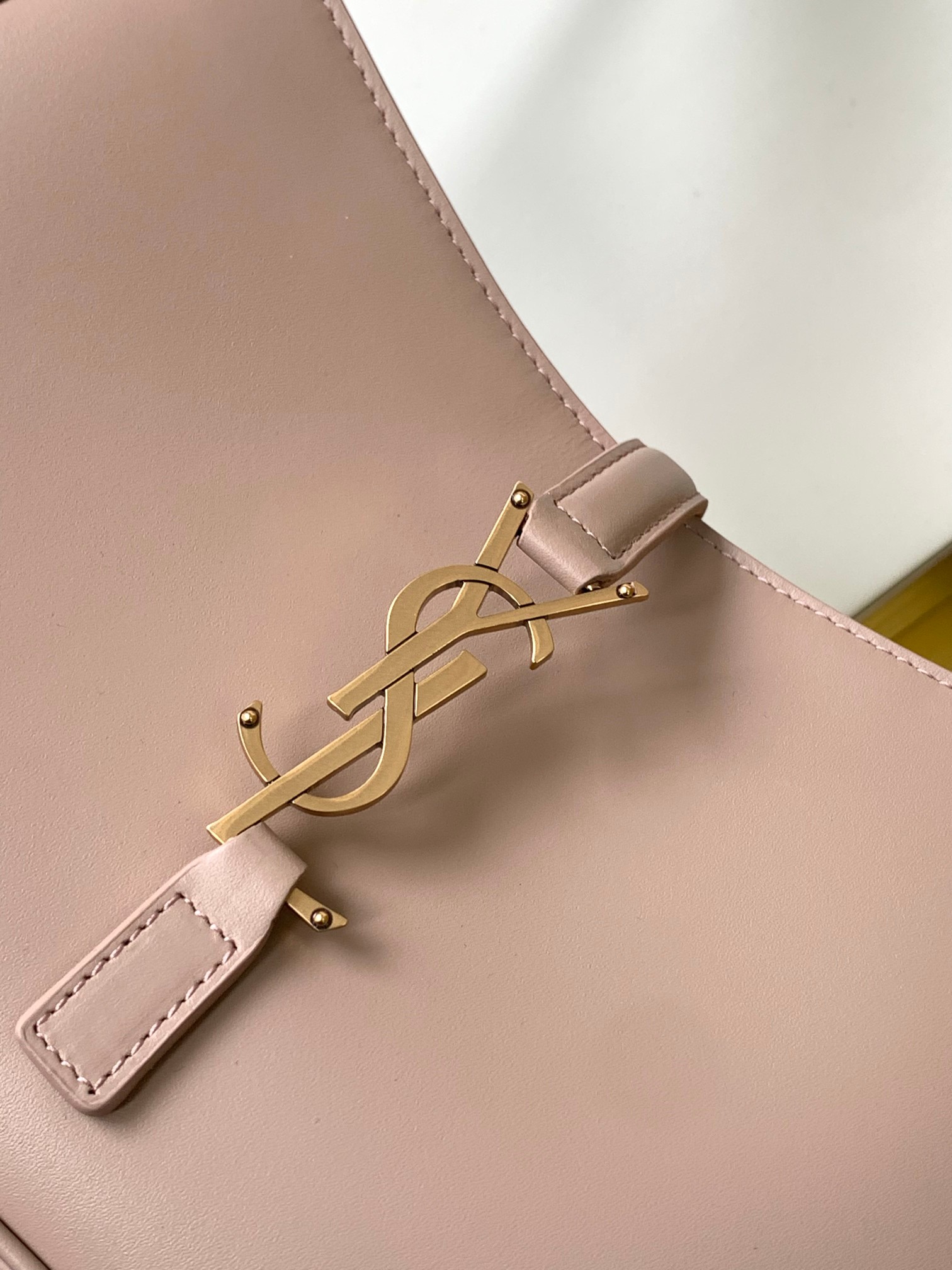 Bagsaaa Y51 LE 5 À 7 in tan smooth leather - 23 X 16 X 6,5 CM