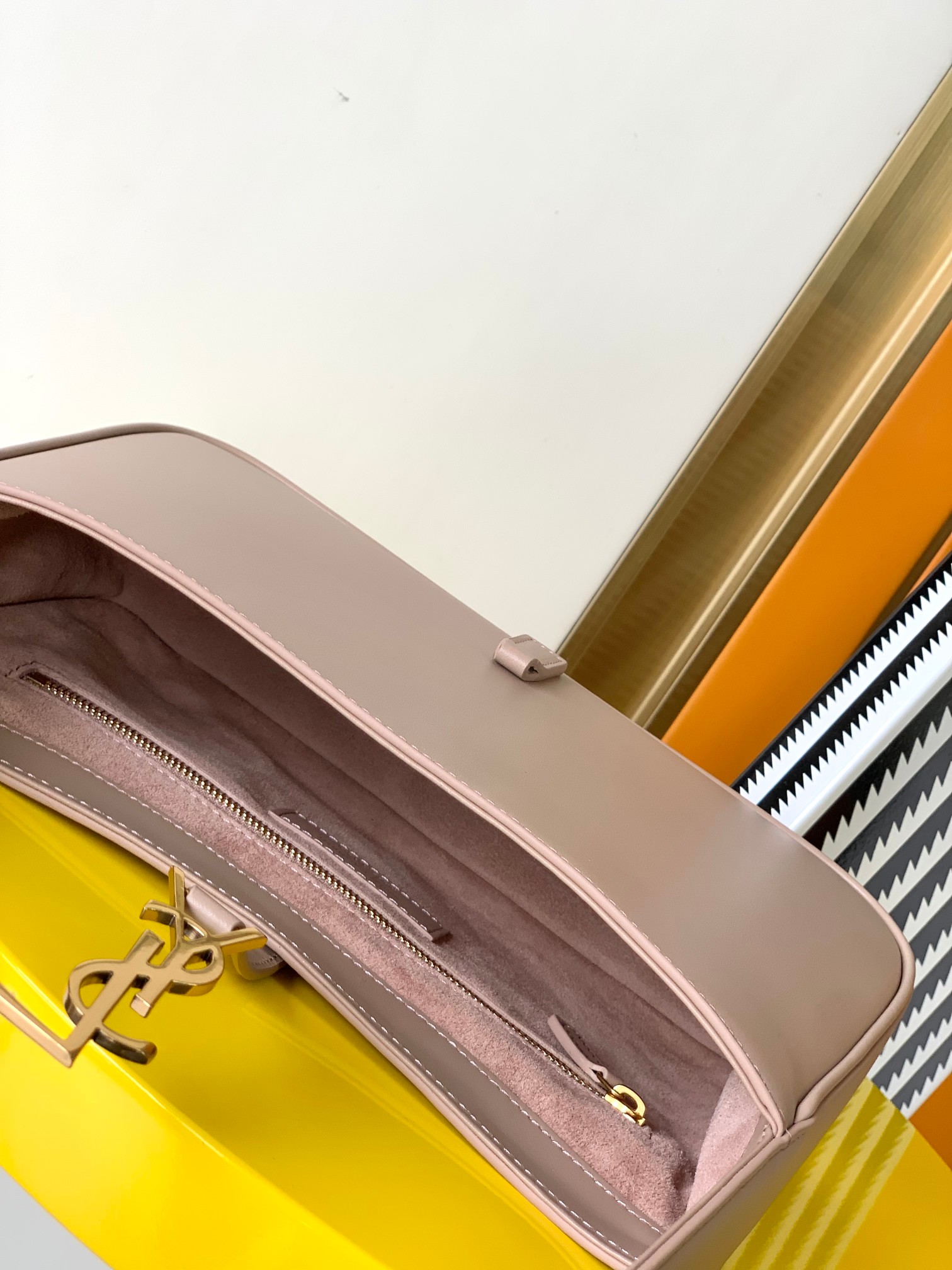 Bagsaaa Y51 LE 5 À 7 in tan smooth leather - 23 X 16 X 6,5 CM