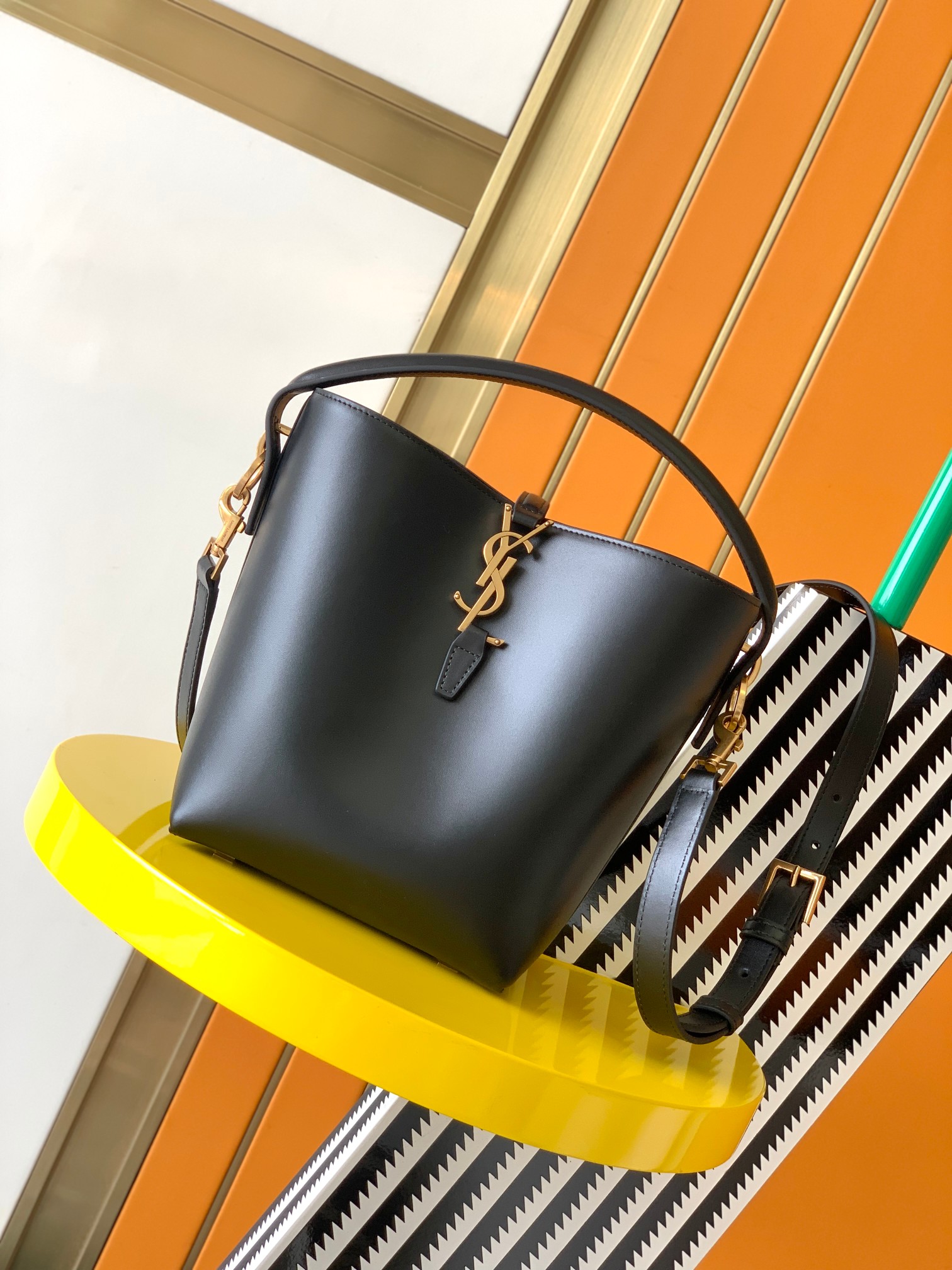 Bagsaaa Y51 Le 37 In Shiny Leather - 17×20×13cm