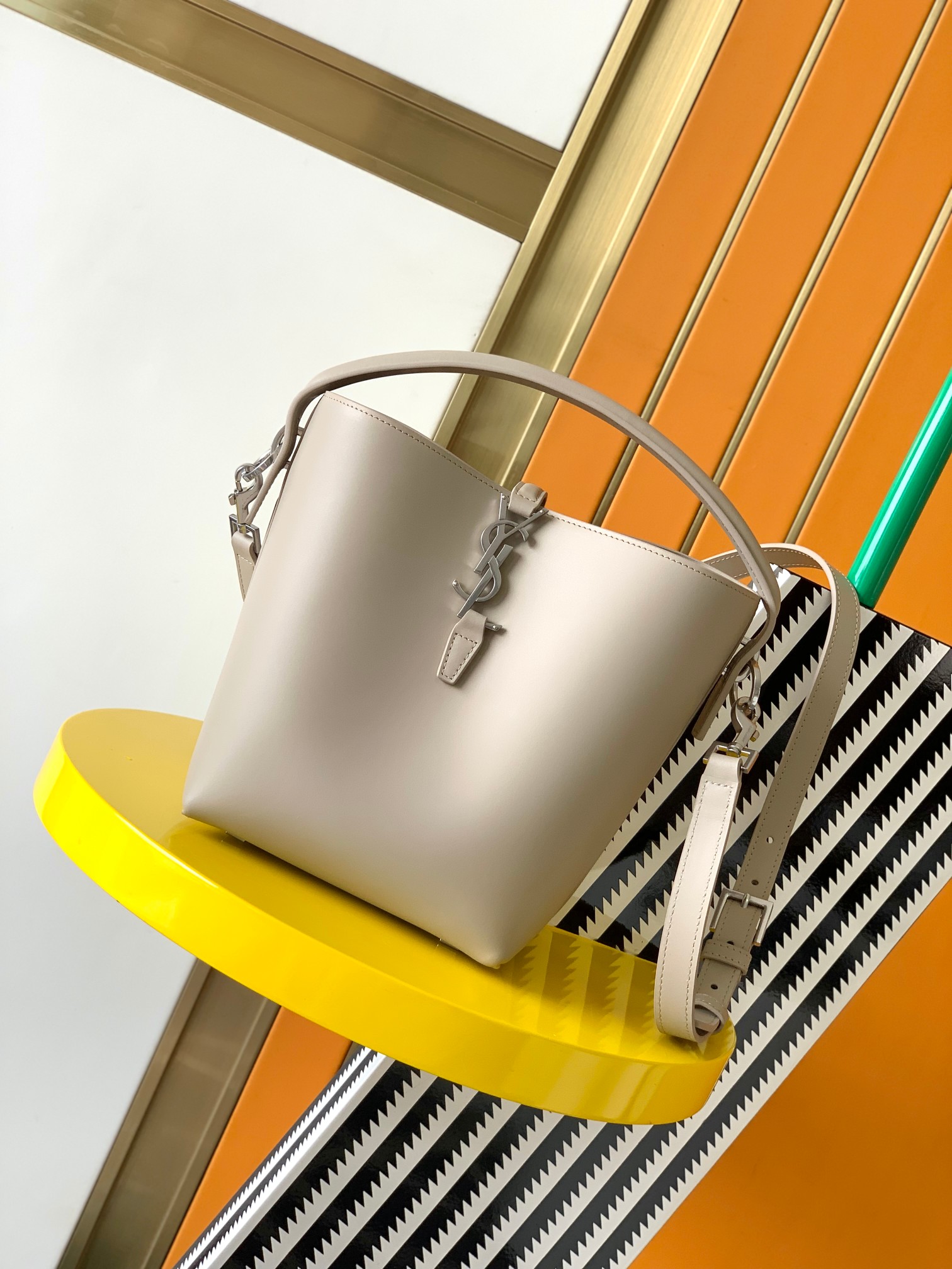 Bagsaaa Y51 Le 37 In Shiny Leather Beige - 17×20×13cm