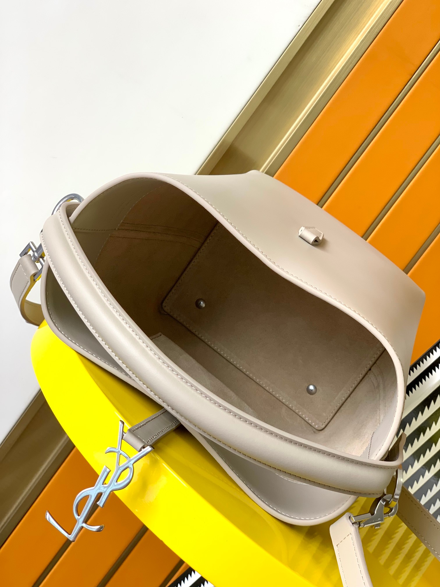 Bagsaaa Y51 Le 37 In Shiny Leather Beige - 17×20×13cm